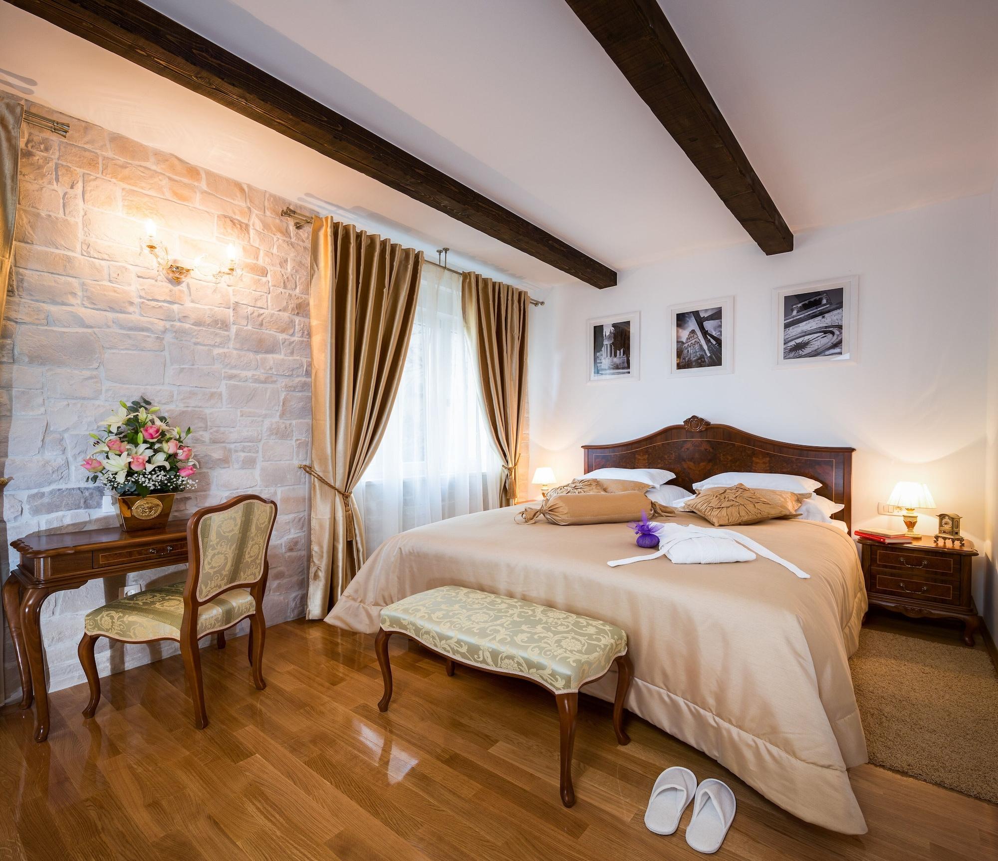 Varios Priska Heritage Rooms