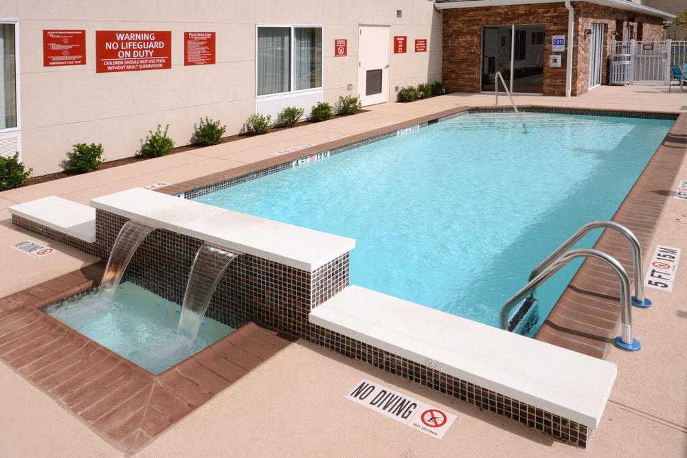 Vista da piscina Towneplace Suites by Marriott Houston Galleria Area