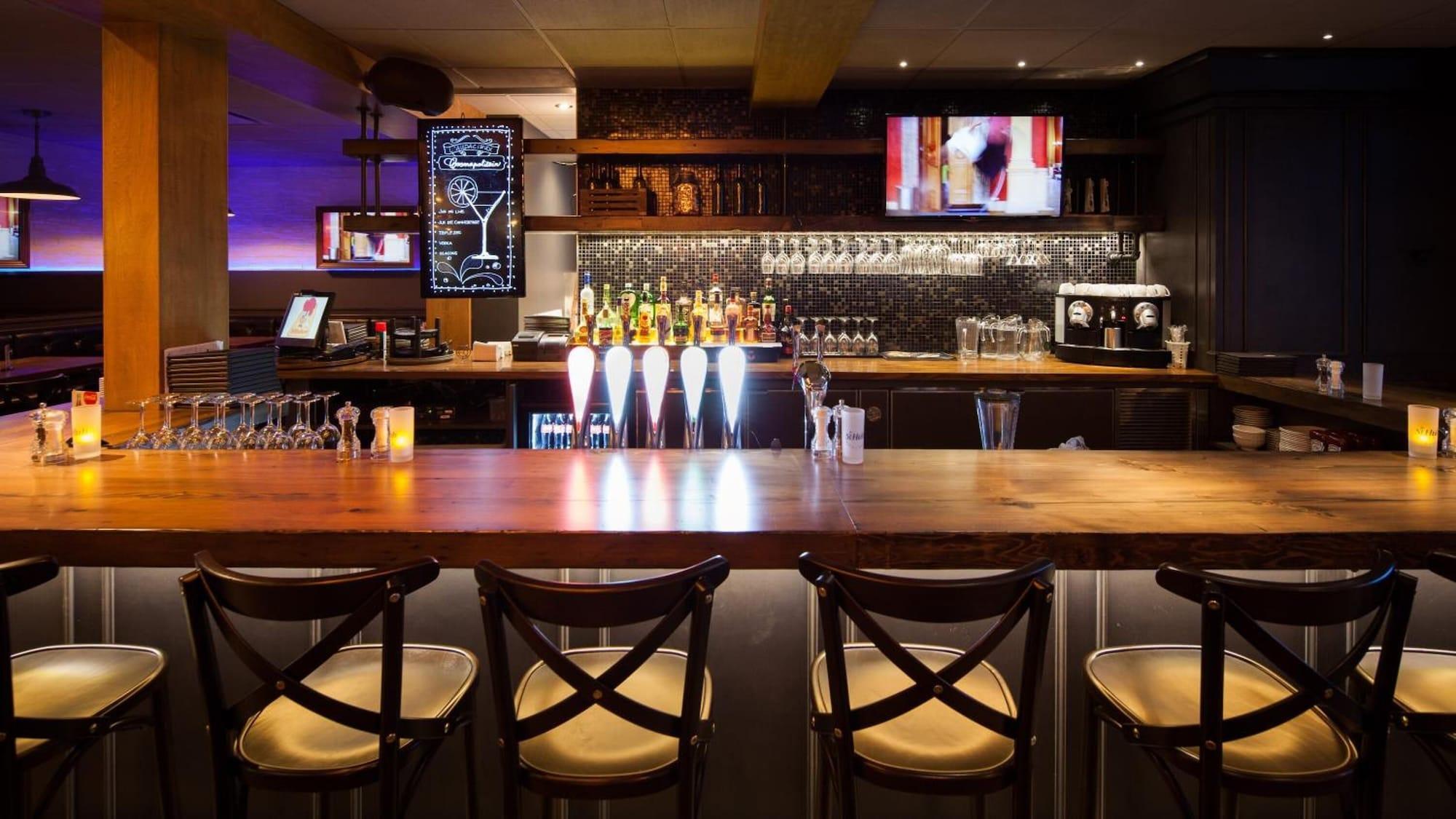 Bar/Salón Motel Cartier