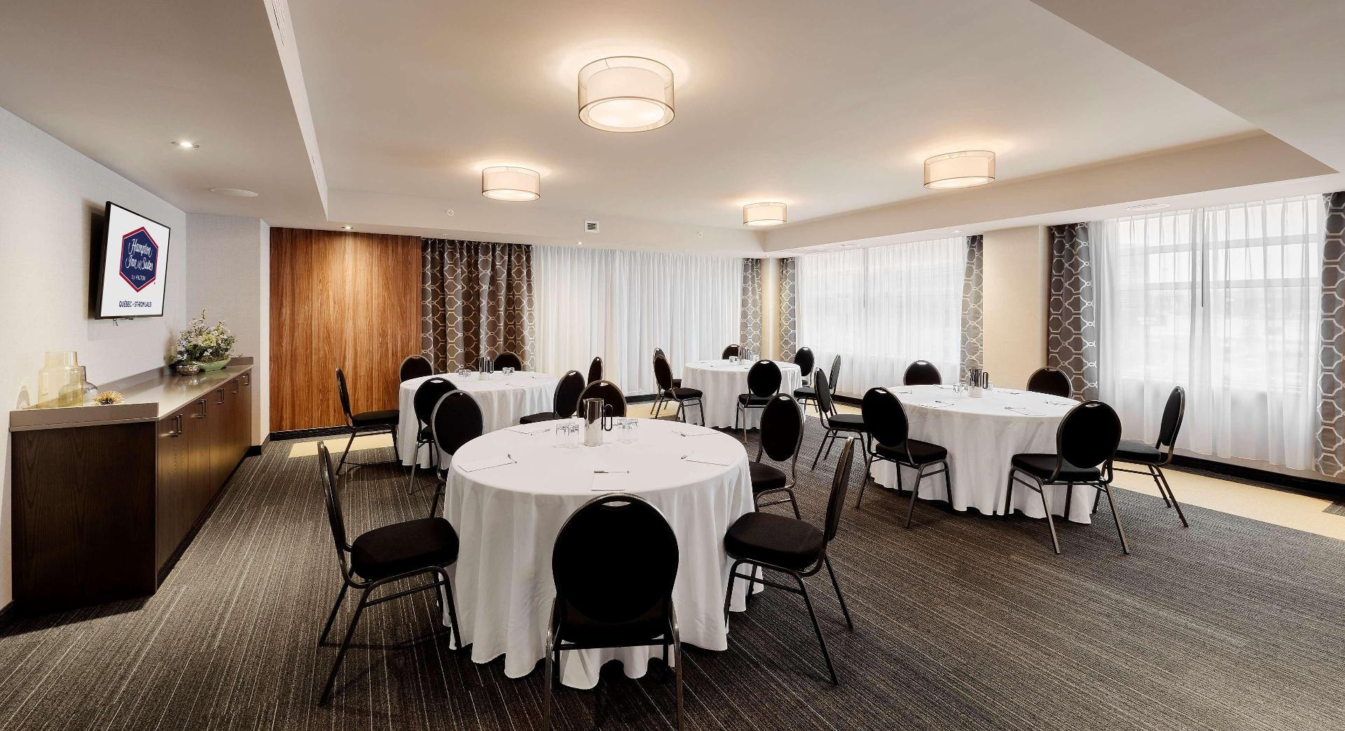 Centro de Negocios Hampton Inn & Suites Quebec City/ Saint-Romuald