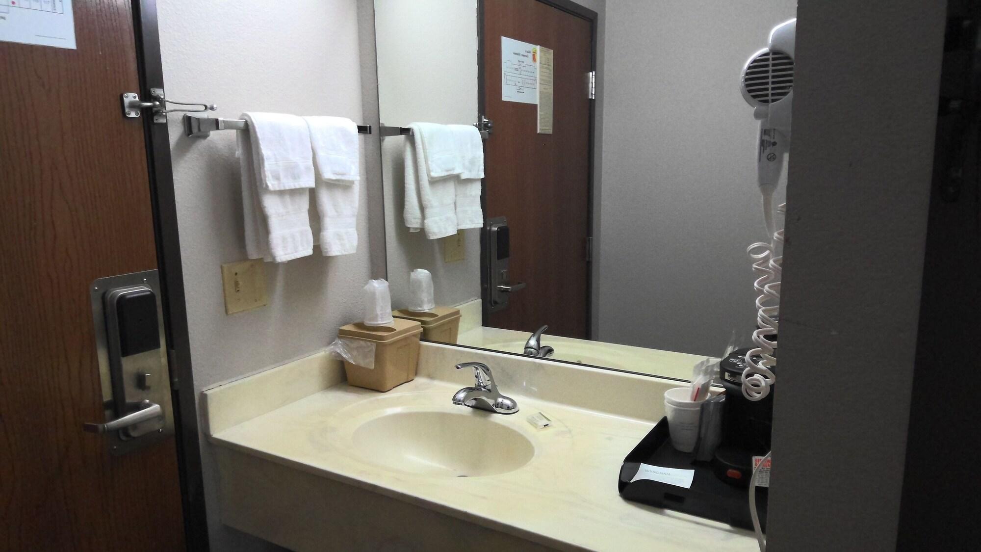 Equipamiento de Habitación Super 8 by Wyndham Claremore OK