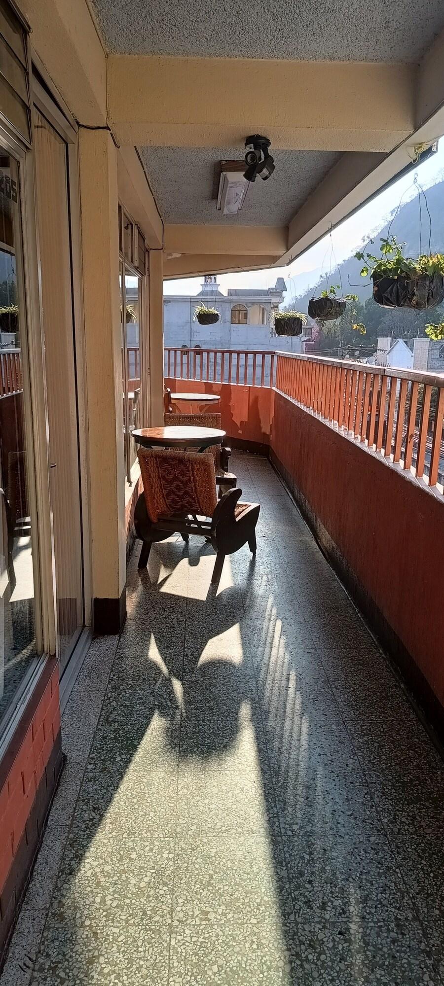 Vista Exterior Royal Palace Hostal
