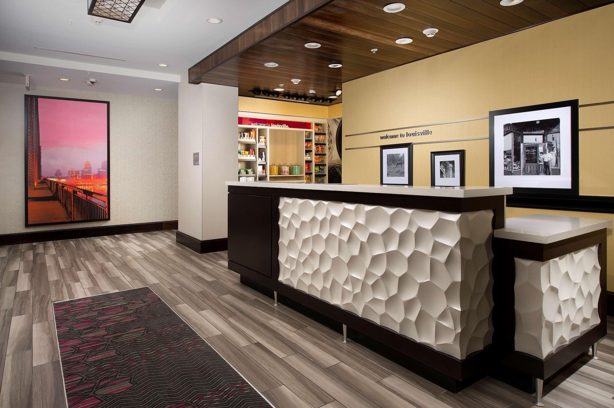 Vista Lobby Hampton Inn Louisville East/Hurstbourne