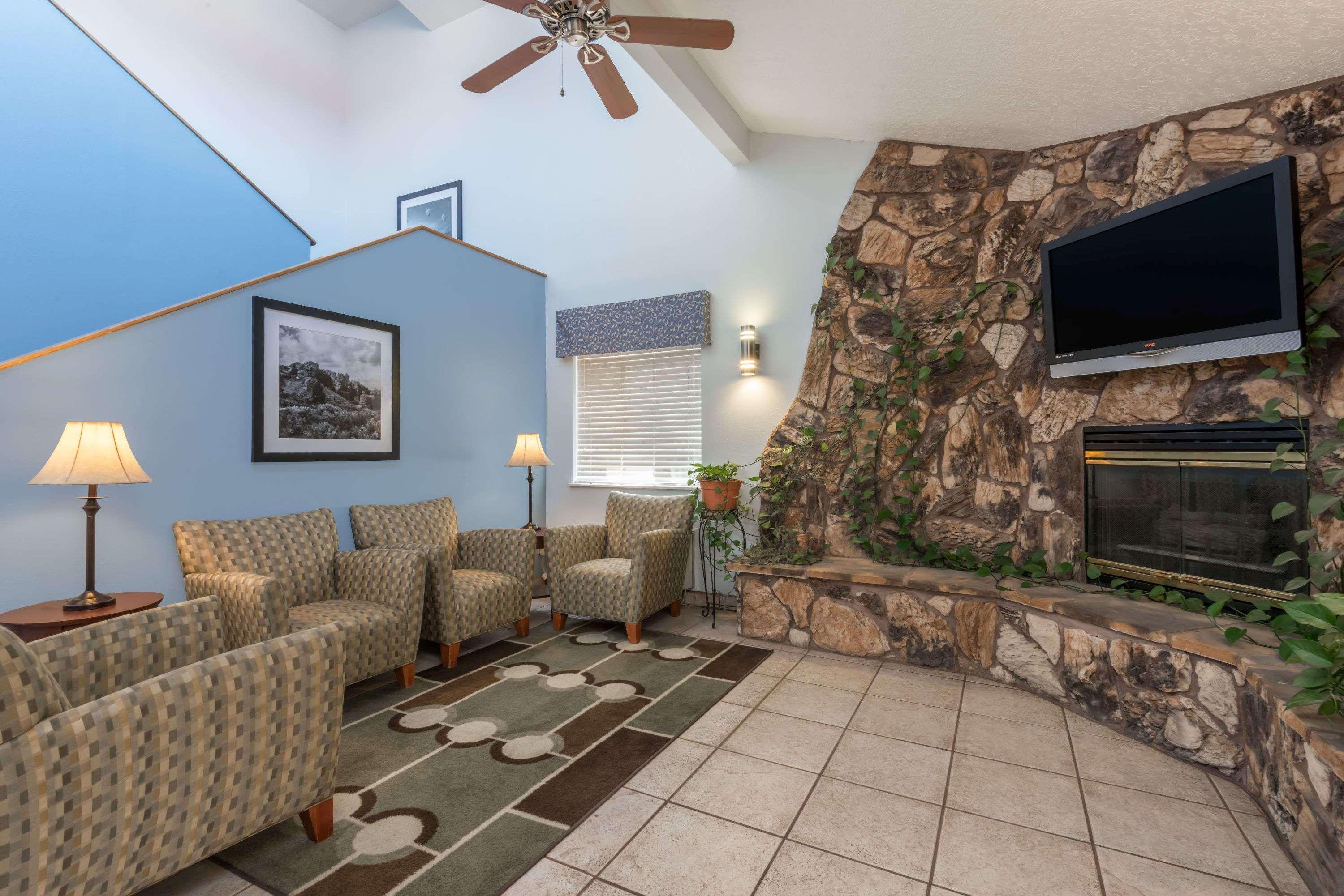 Vista Lobby Days Inn by Wyndham Las Vegas