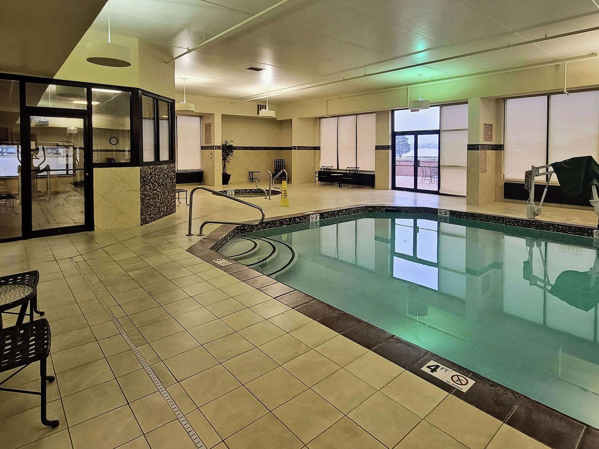 Vista Piscina Radisson Hotel Cedar Rapids