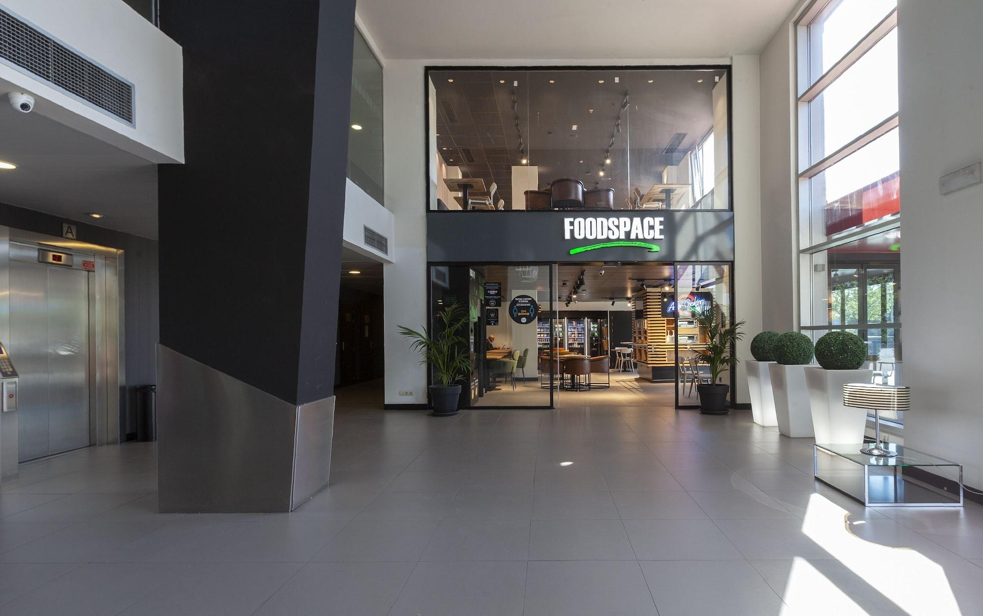 Vista Lobby Vertice Roomspace Madrid