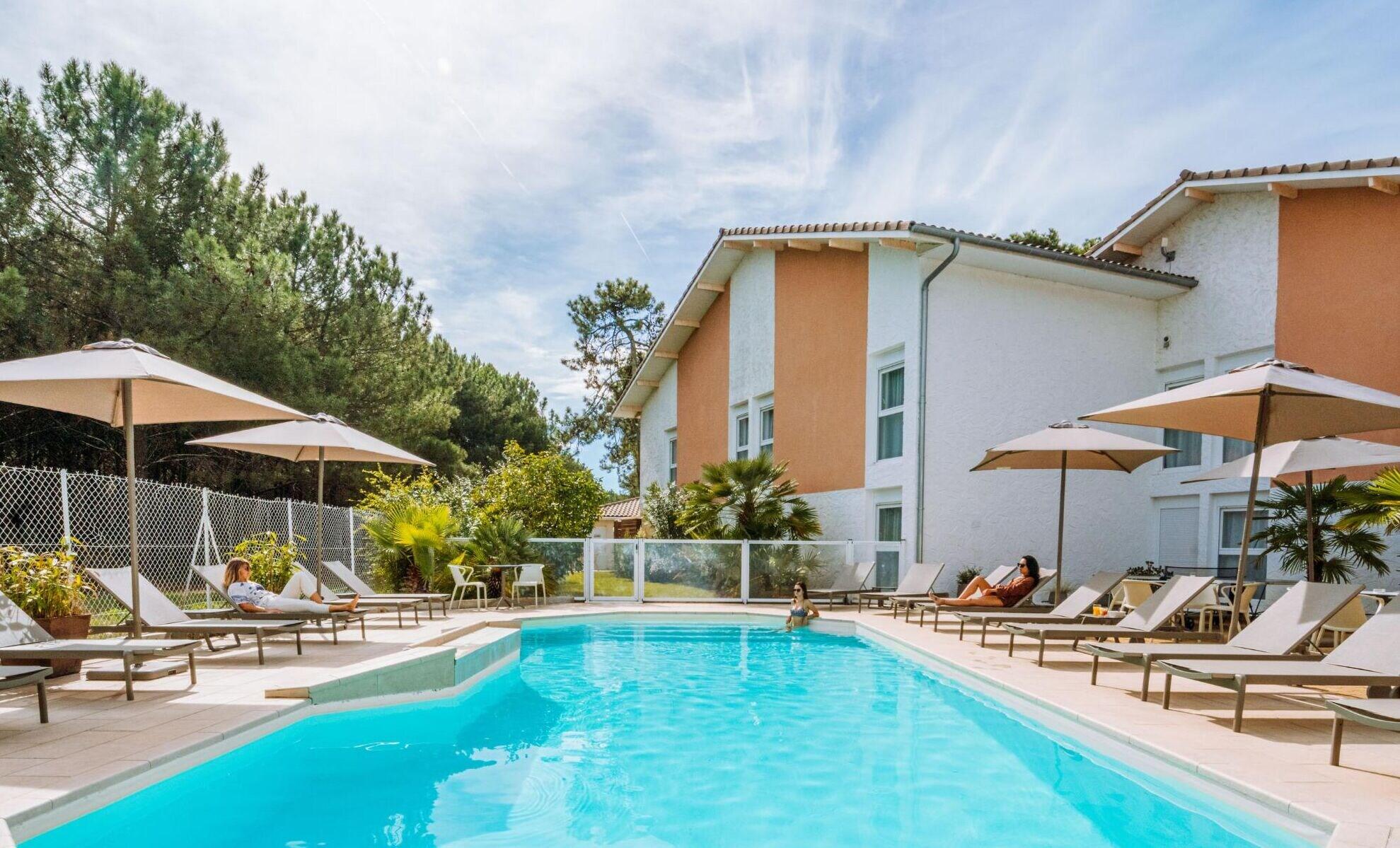 Varios Hotel La Forestière