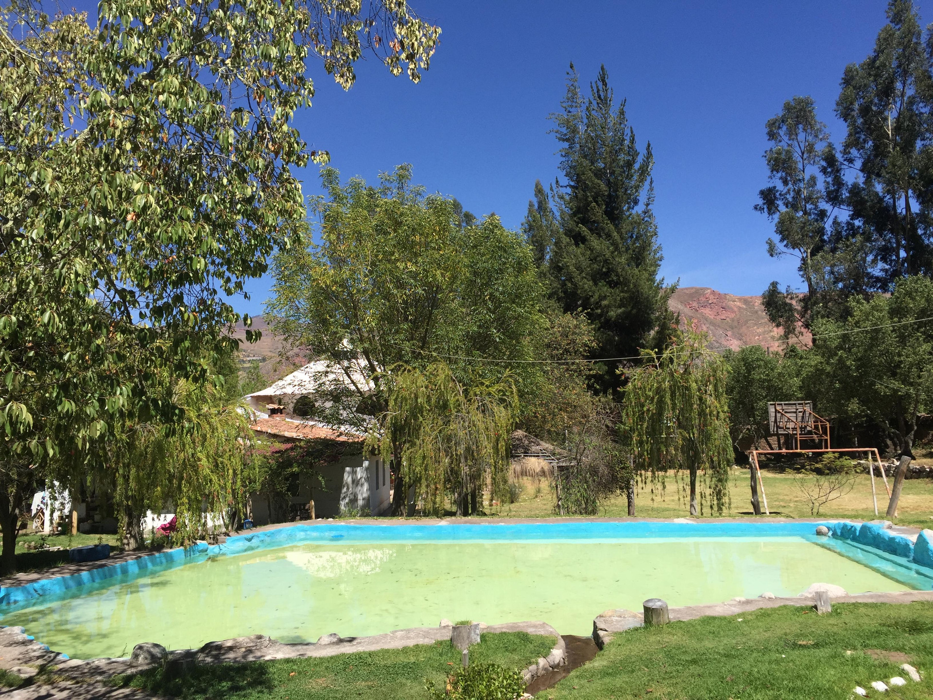 Vista Piscina Hospedaje Psicoterapia Samana Wasi Urubamba