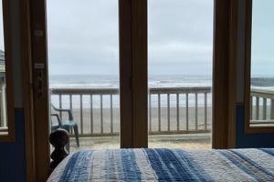 Alquiler Vacacional - Walk out onto the beach!