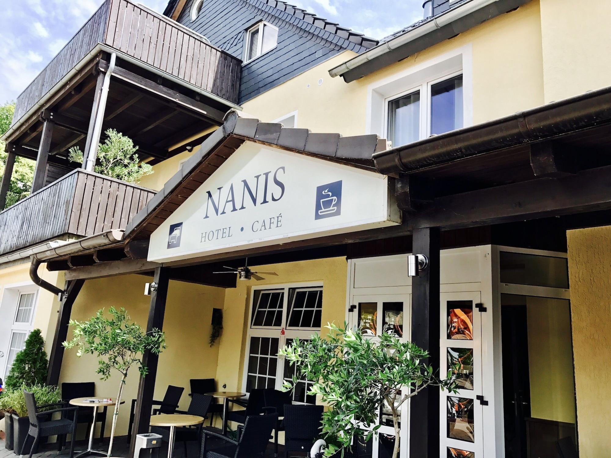 Varios Hotel Nanis