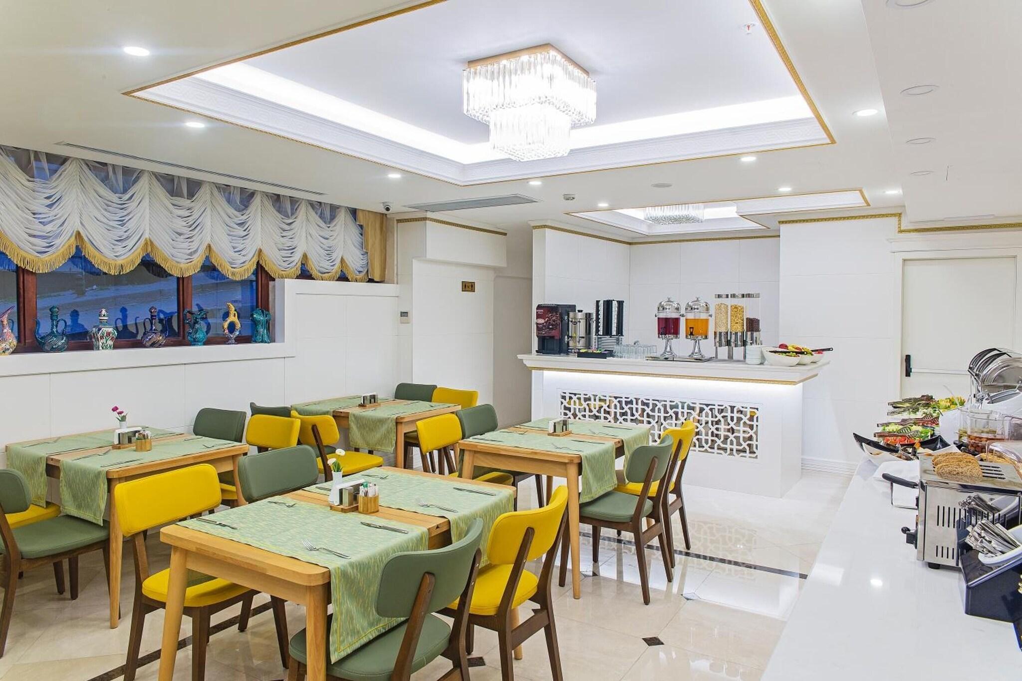 Restaurant Grand Naki Hotel
