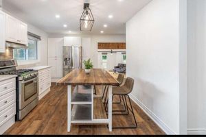 Alquiler Vacacional - Luxury Cottage on 8 Acres of Greenery w/ Pool & Games Room!