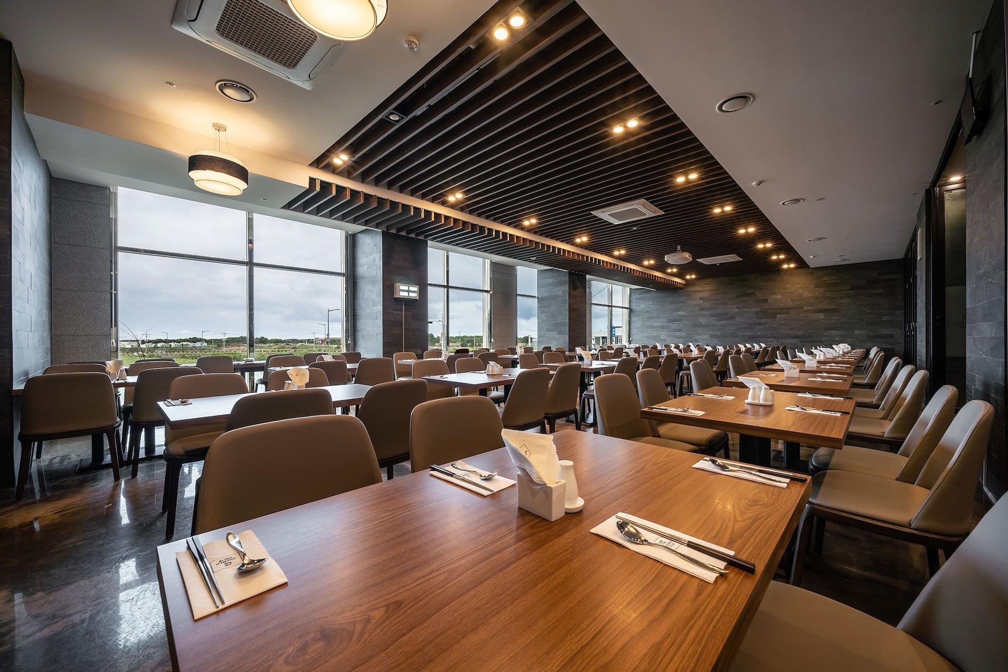 Restaurant Golden Tulip Jeju Seongsan Hotel