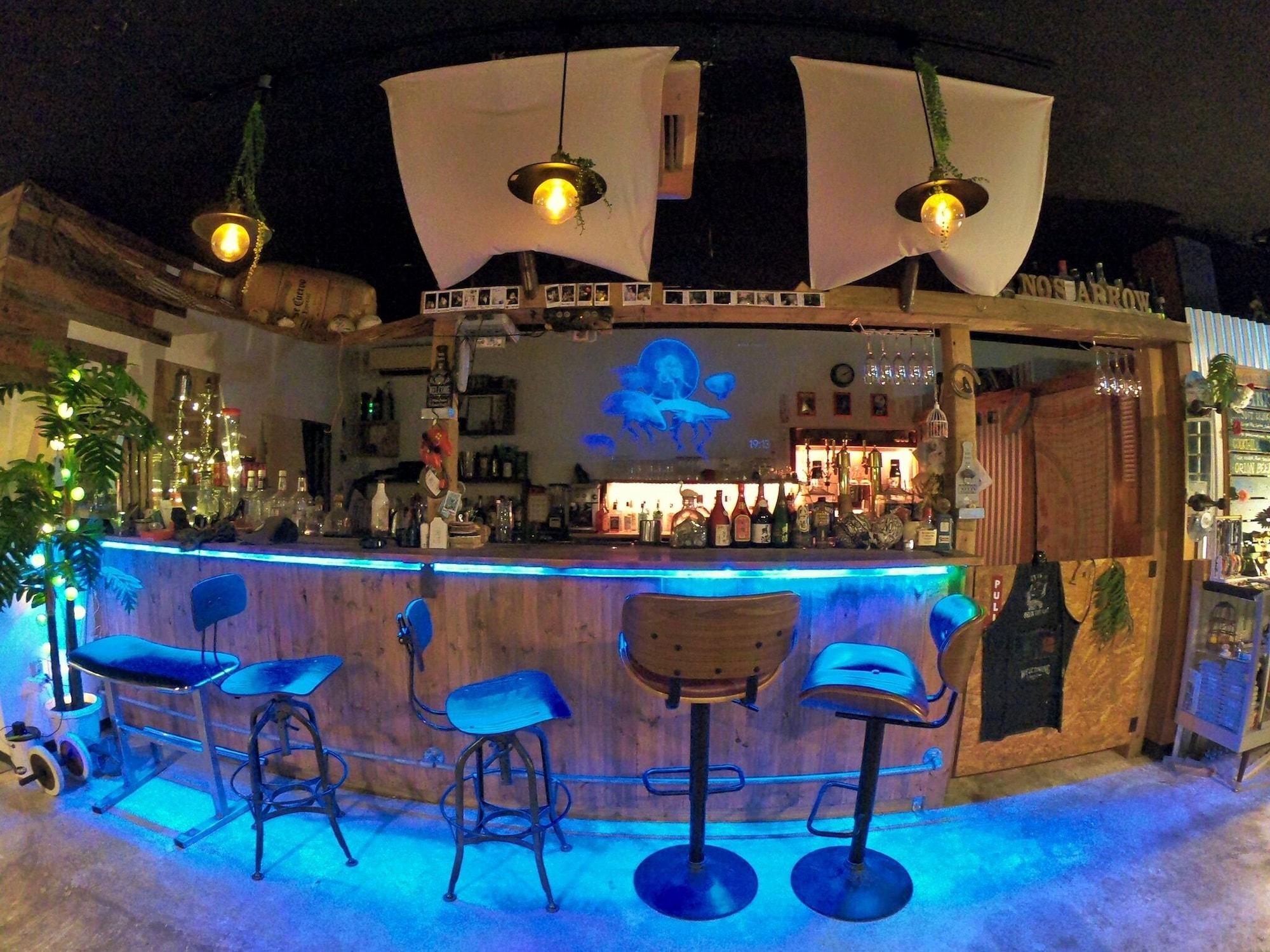 Bar/Salón N0's Arrow