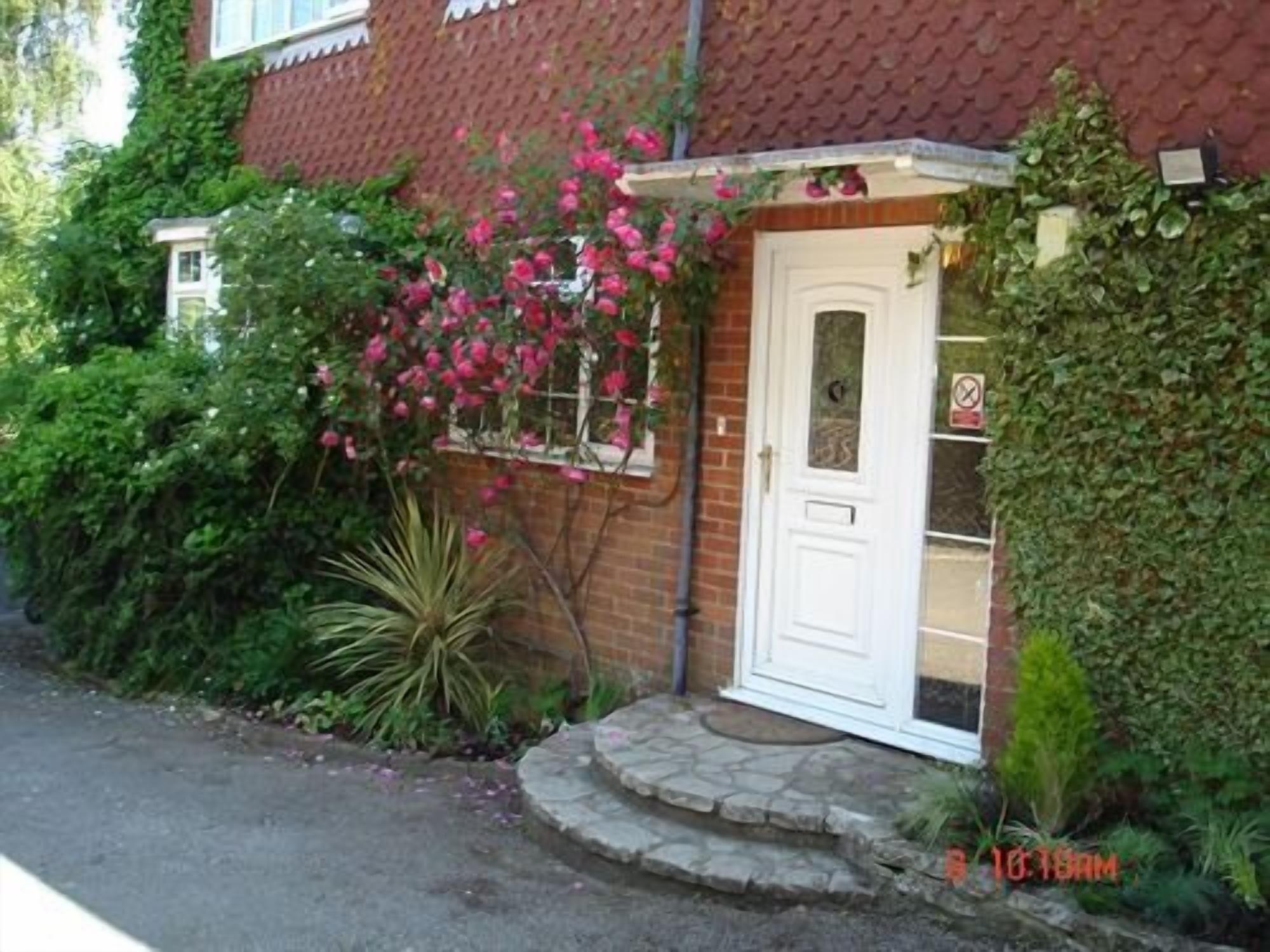 Varios Tower Hill Guest House