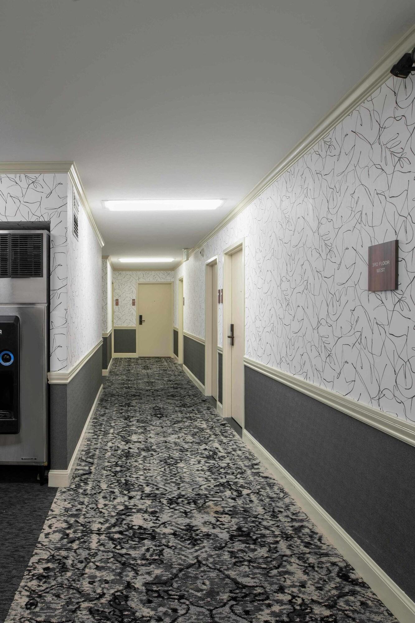 Varios Cow Hollow Inn & Suites