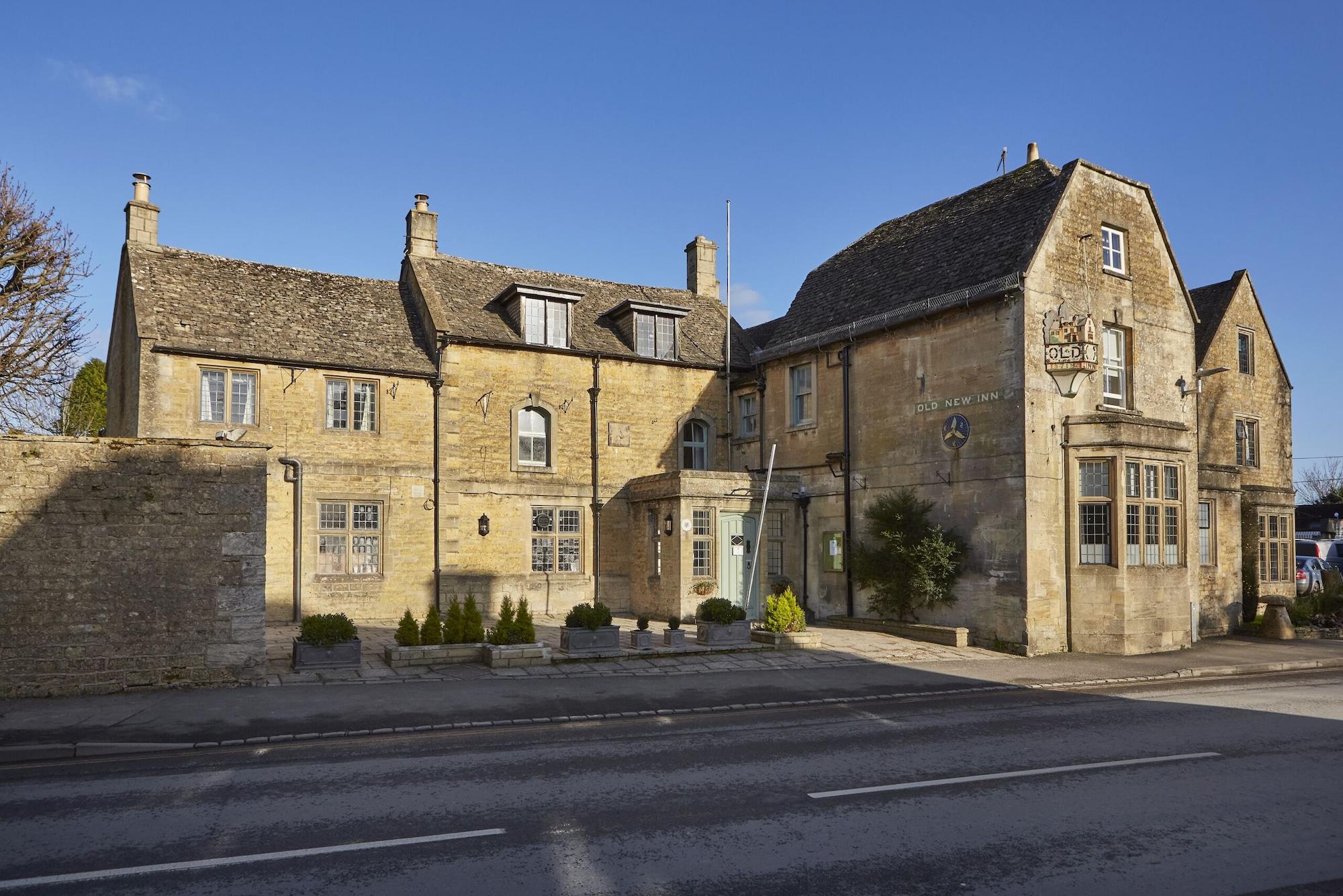 Varios The Old New Inn