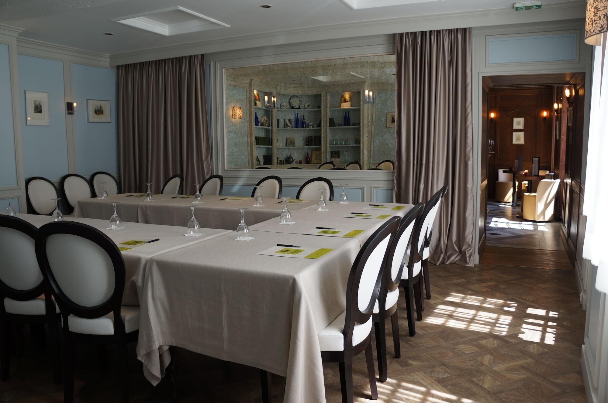 Sala de Reuniones Hostellerie de la Porte Bellon