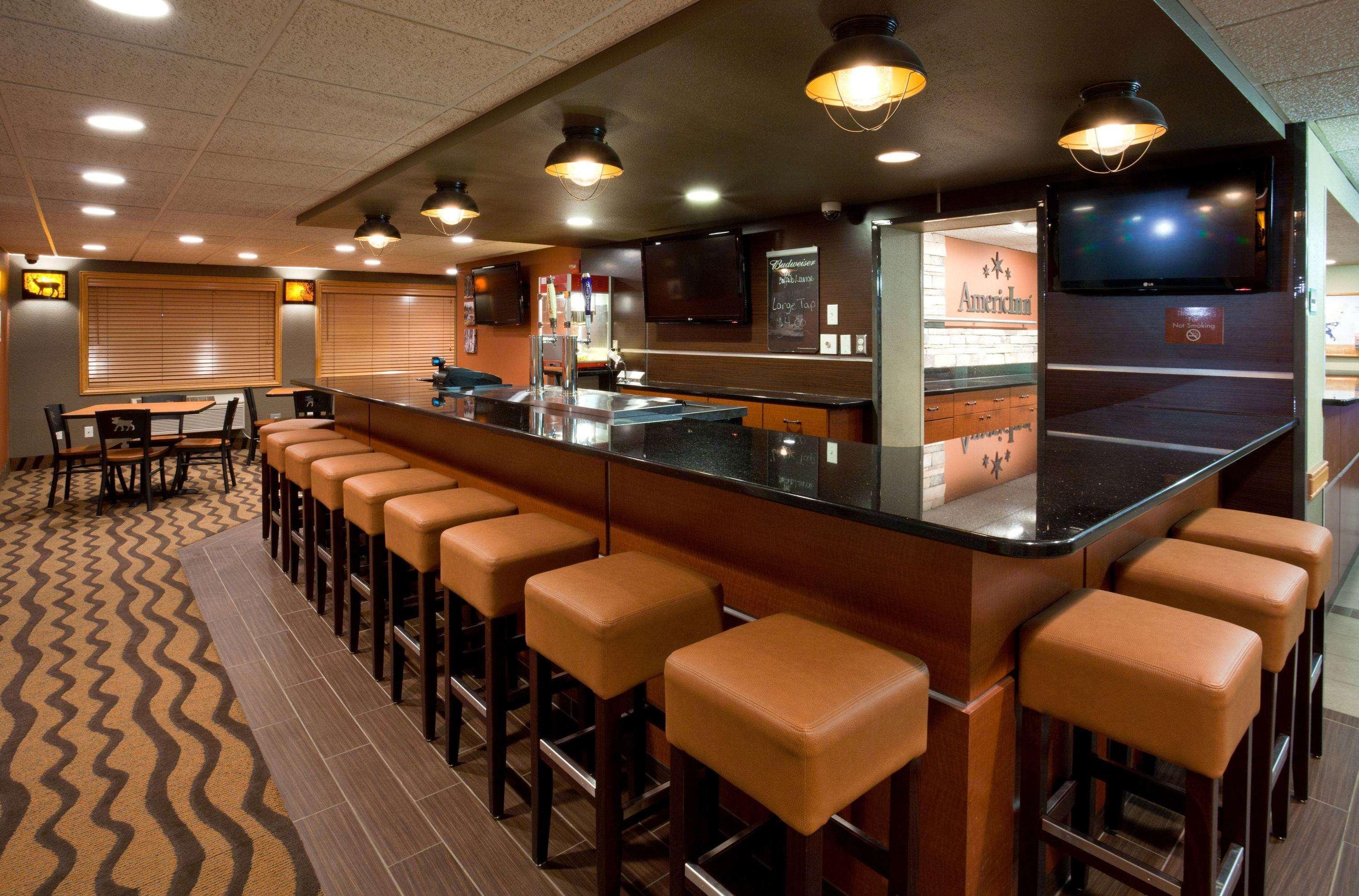 Bar/Salón AmericInn by Wyndham Grafton