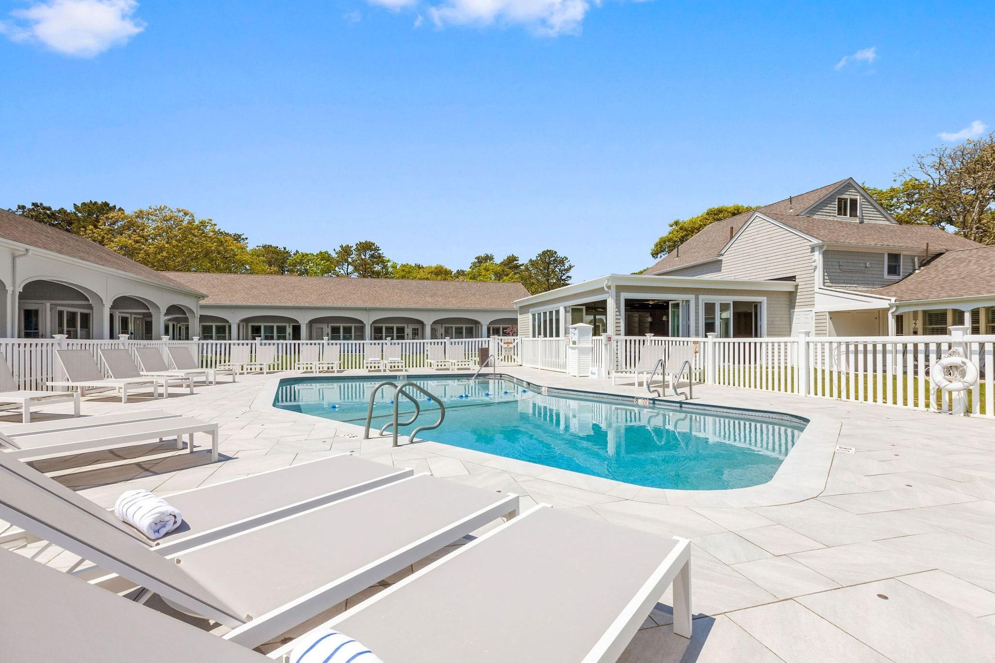 Vista Piscina Pelham on Earle