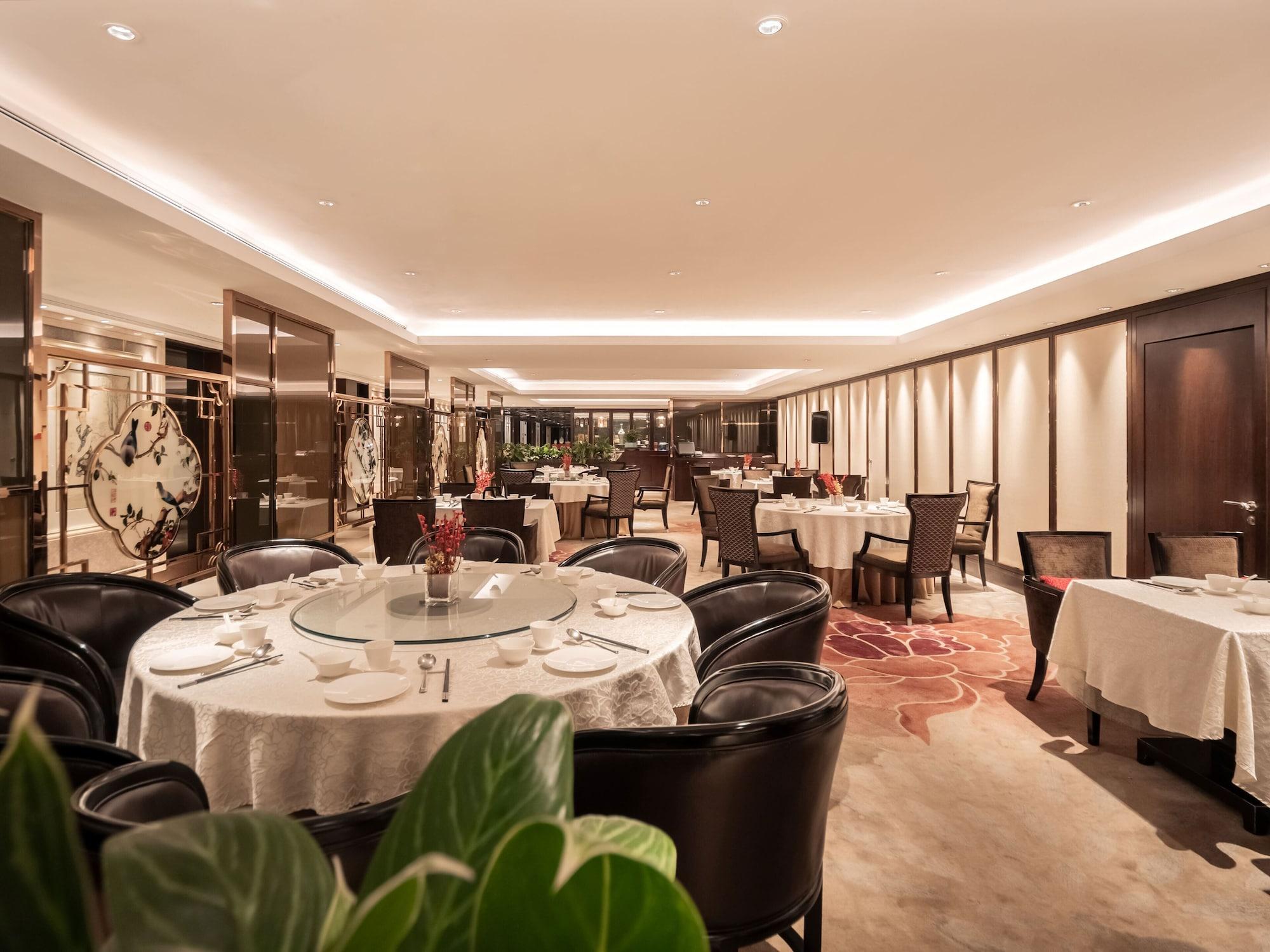 Restaurant DoubleTree by Hilton Guangzhou-Free Shuttle Bus to Canton Fair Complex & Overseas Buyer Registration Services during Canton Fair Period