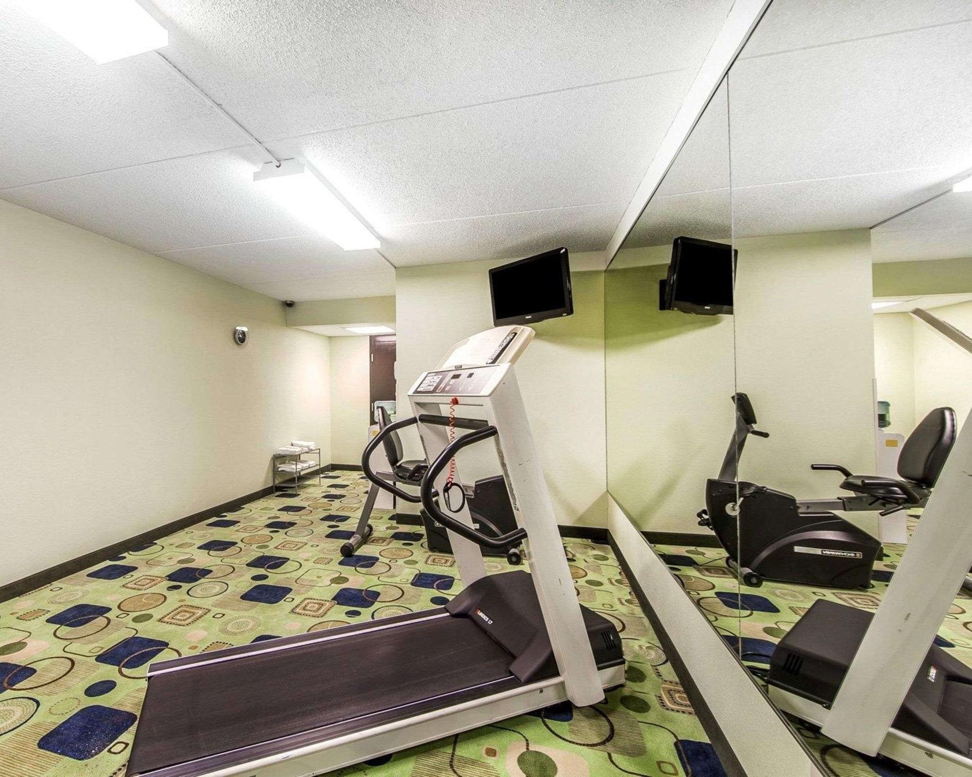 Gimnasio Quality Inn West
