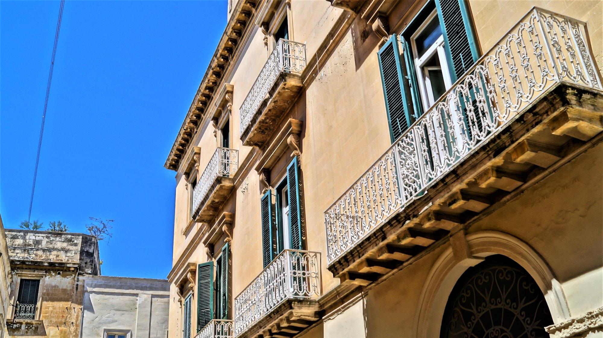 Vista Exterior Historical Suites VVM