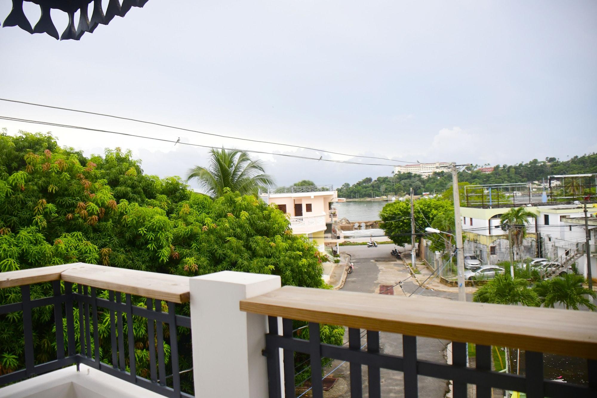 Vista Exterior Hostal Marina Samana