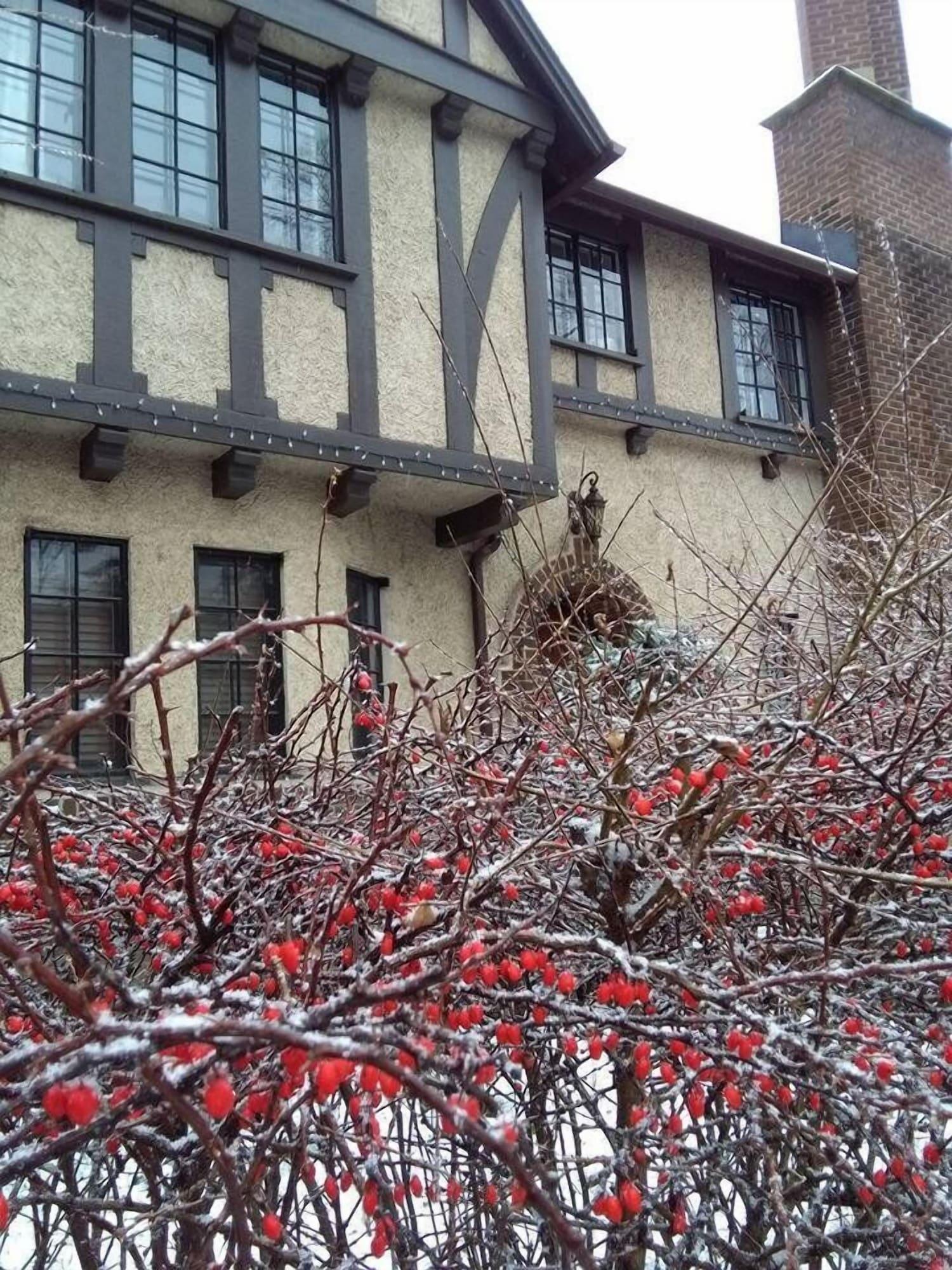 Vista Exterior Ambassador B&B