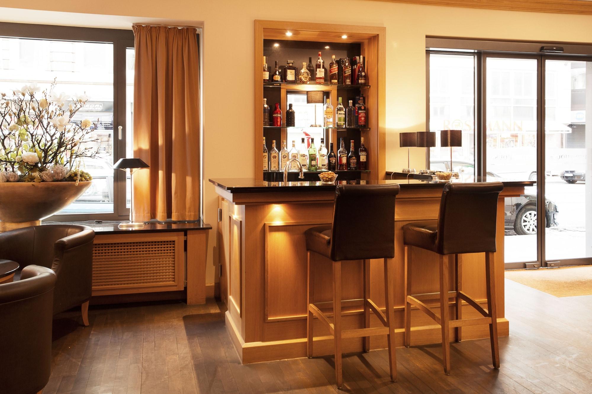 Bar/Salón Townhouse Hotel