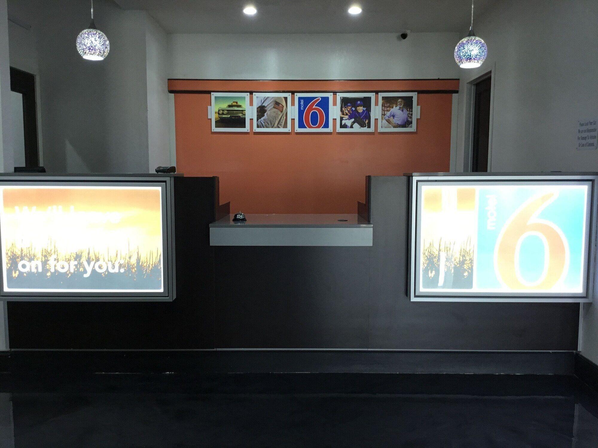 Vista Lobby Motel 6 Augusta, KS