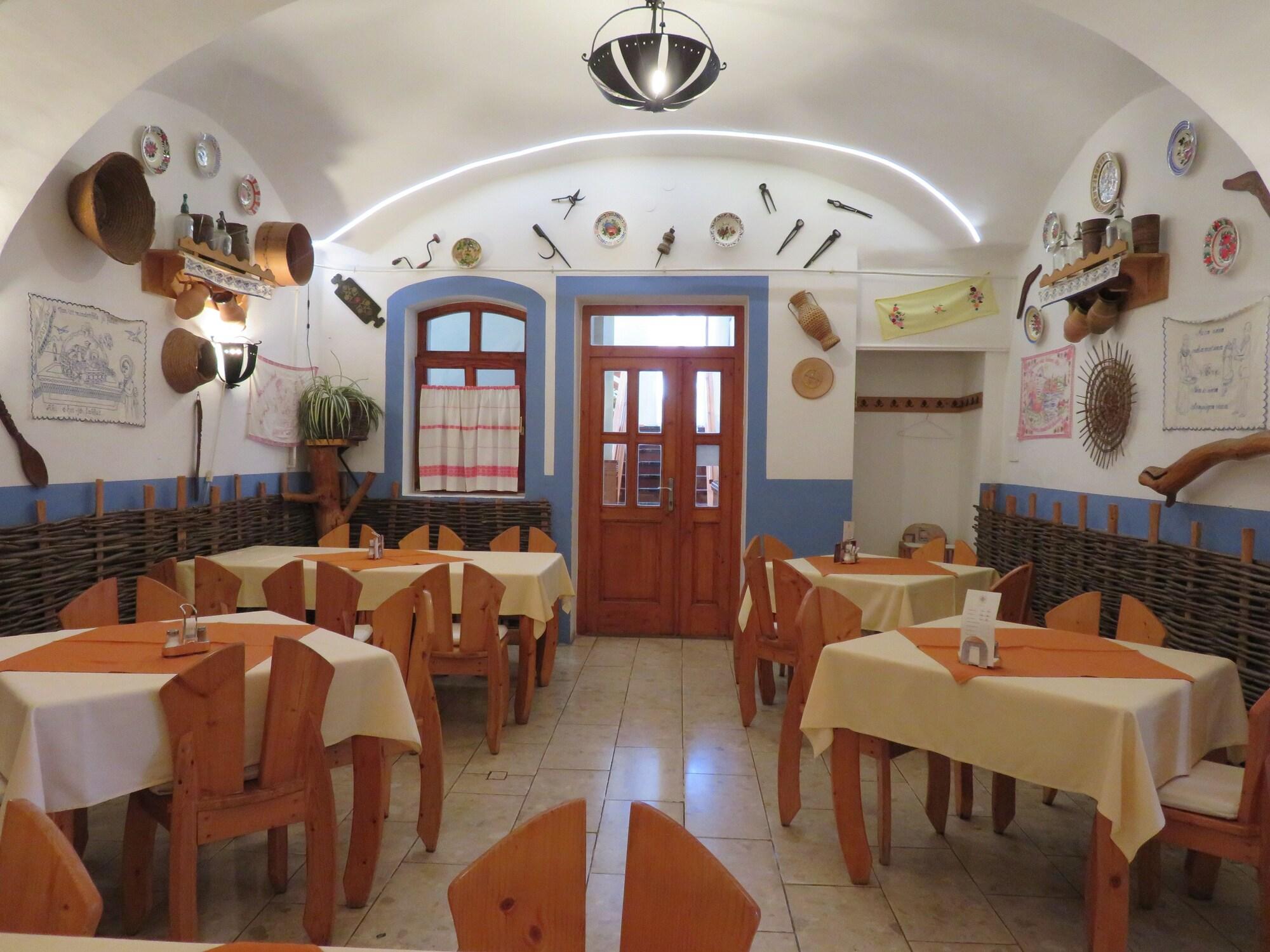 Restaurant Józsi Bácsi Vendéglője és Szállodája