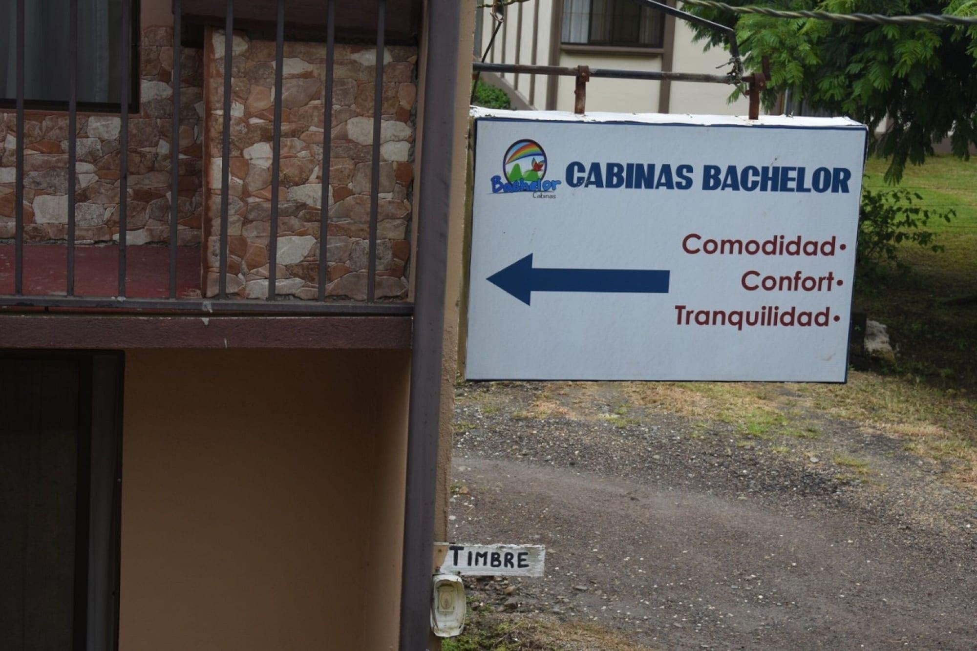 Vista Exterior Cabinas Bachelor