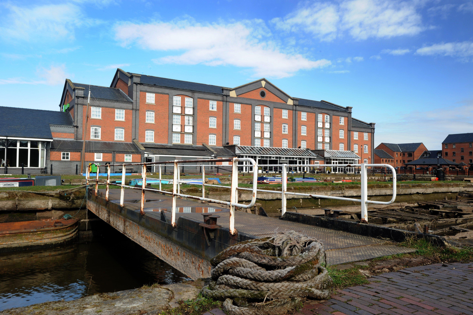 Vista Exterior Holiday Inn Ellesmere Port by IHG
