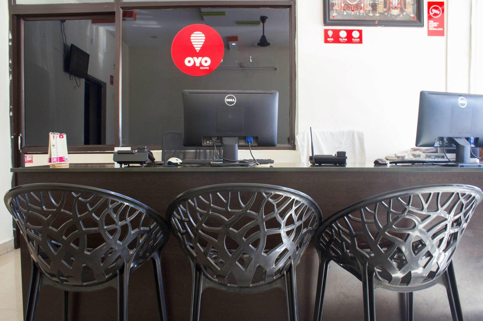 Vista Lobby OYO 5083 near Railway Station