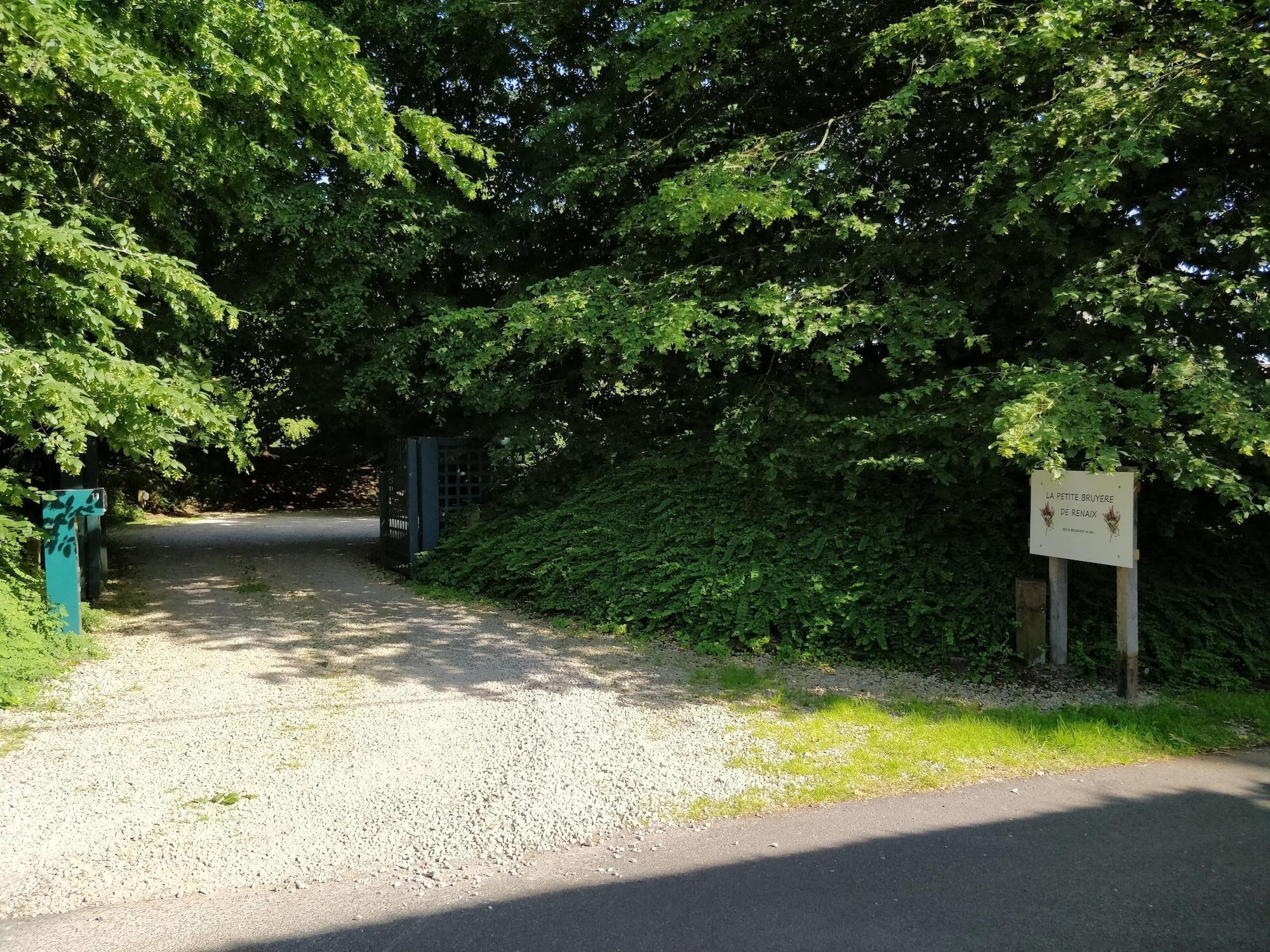 Vista Exterior La Petite Bruyere De Renaix