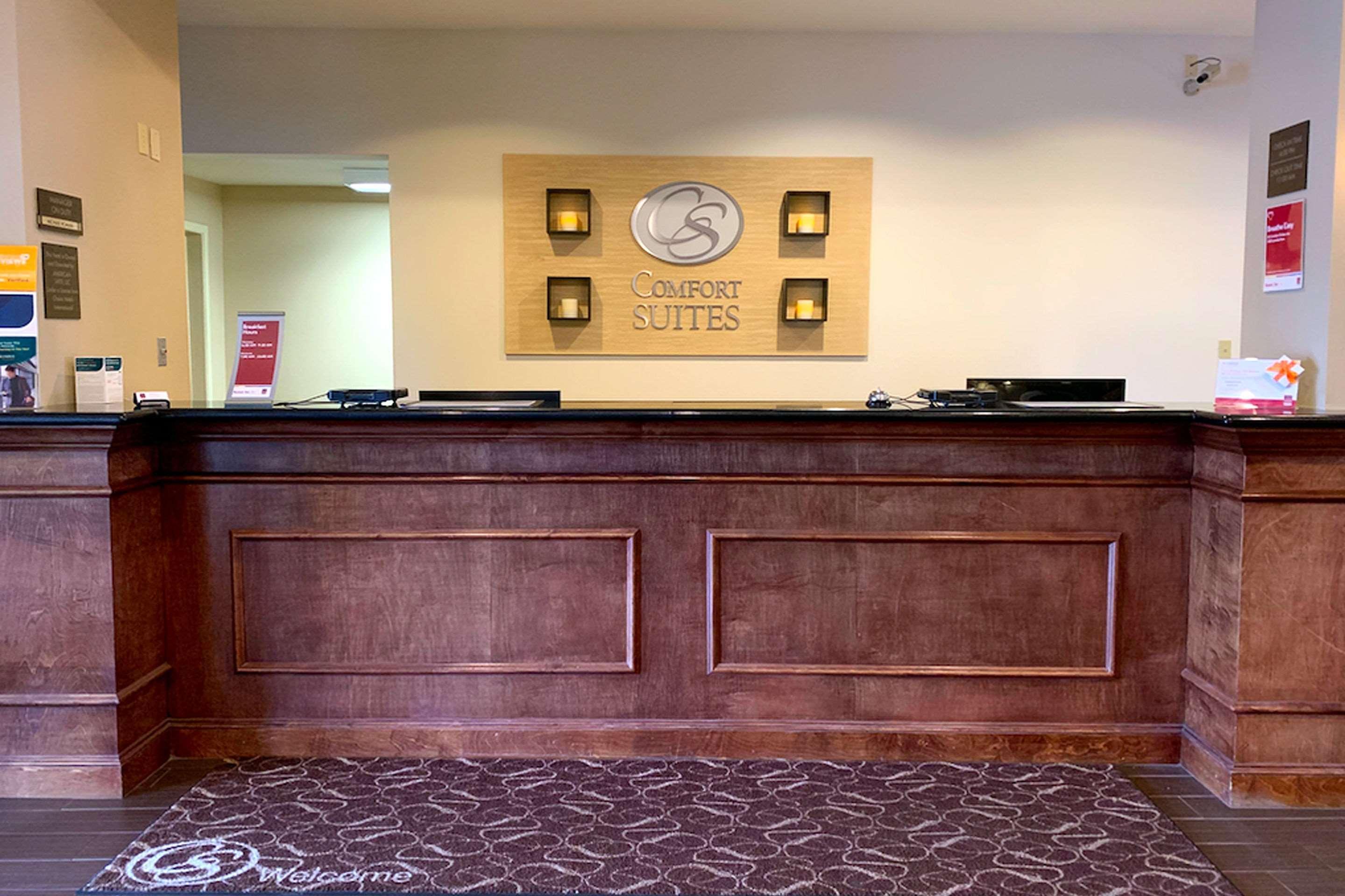 Vista Lobby Comfort Suites Texas Ave.