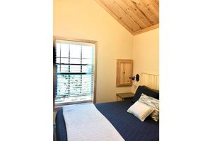 Alquiler Vacacional - Armadillo cabin in a boutique gated tiny home resort with pool!