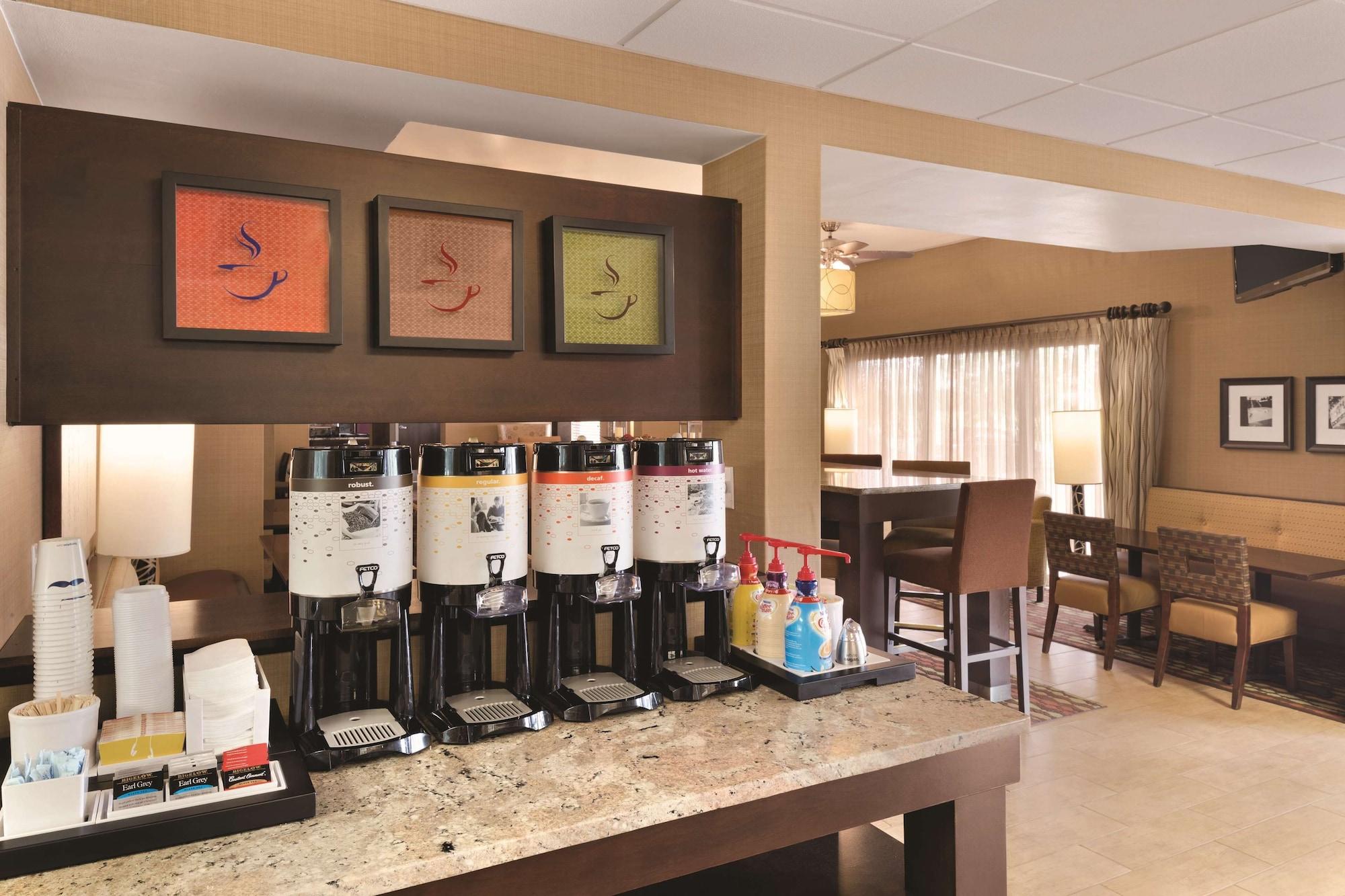 Vista Lobby Hampton Inn Cincinnati/Kings Island