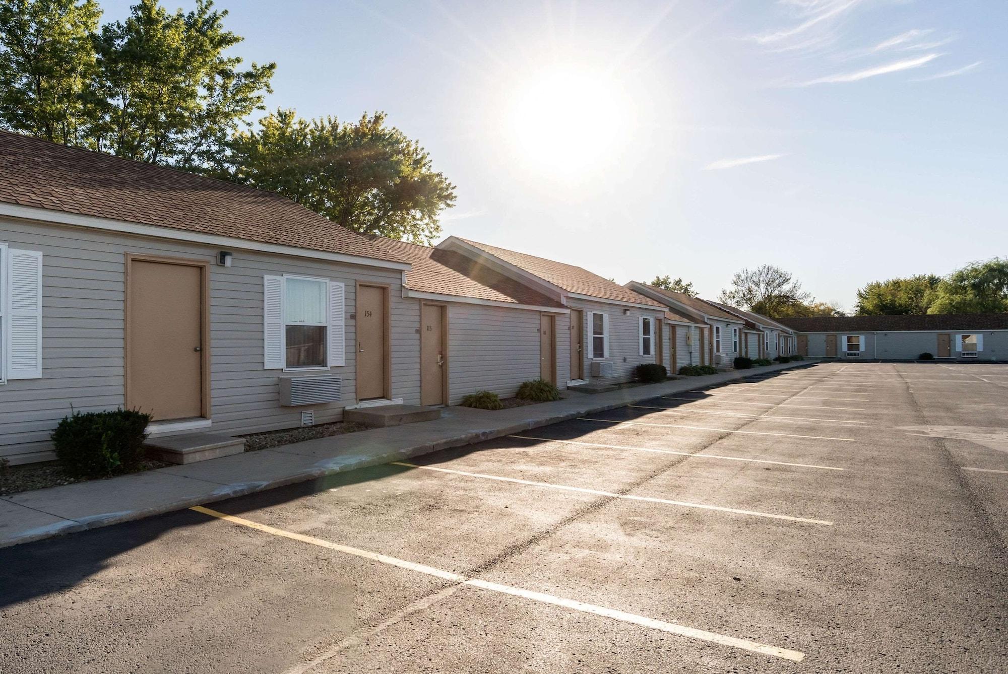 Vista Exterior Rodeway Inn & Suites