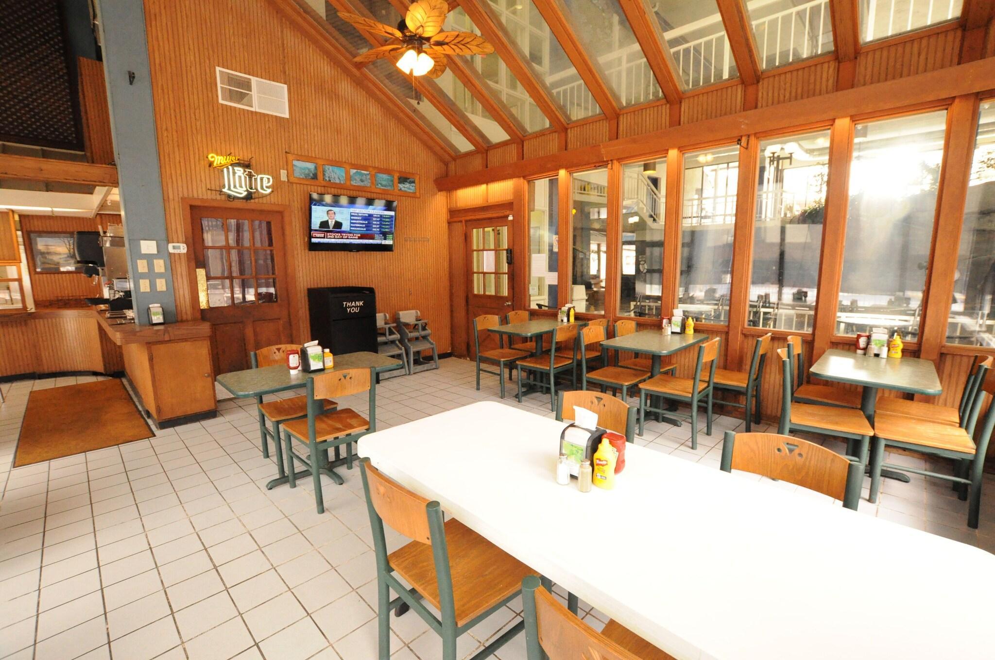 Bar/Salón Sidney James Mountain Lodge