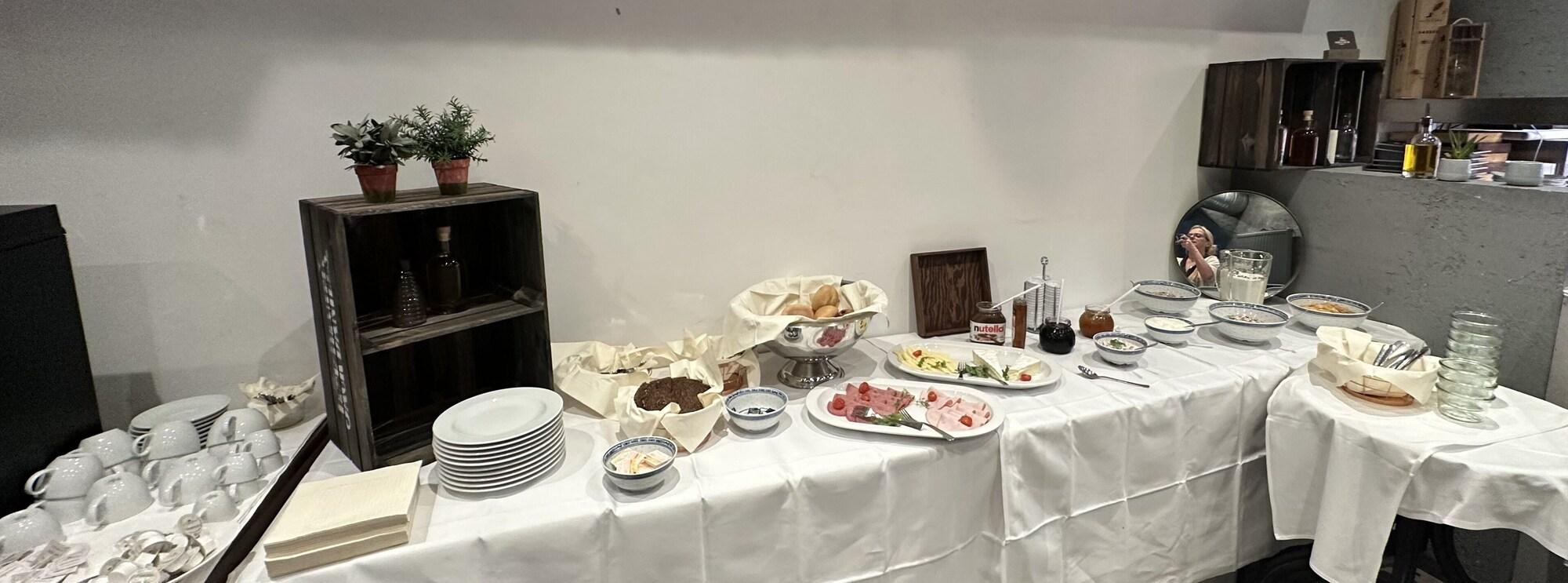 Varios Kangarooms an der Weserpromenade