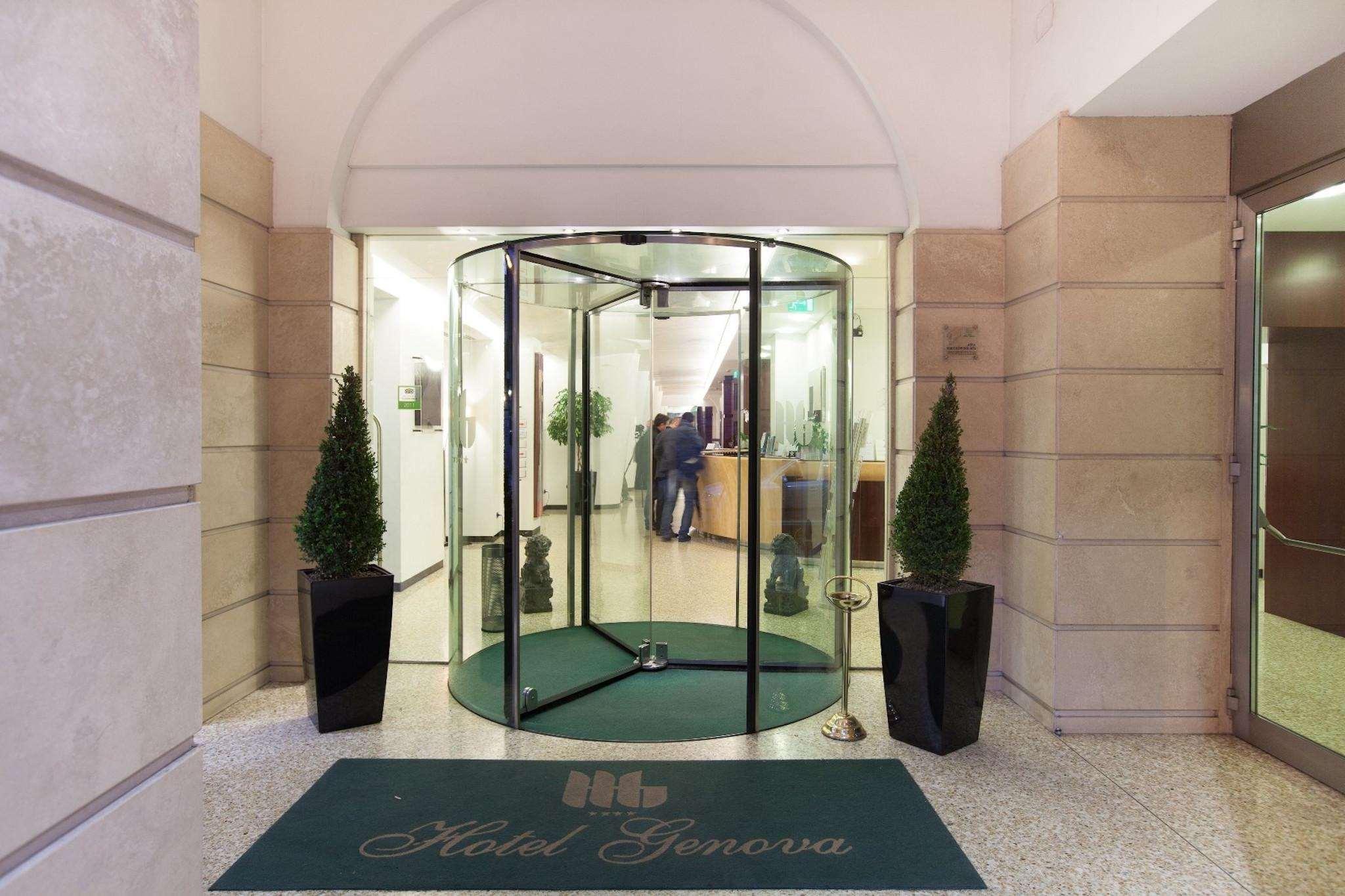 Vista Exterior Hotel Genova