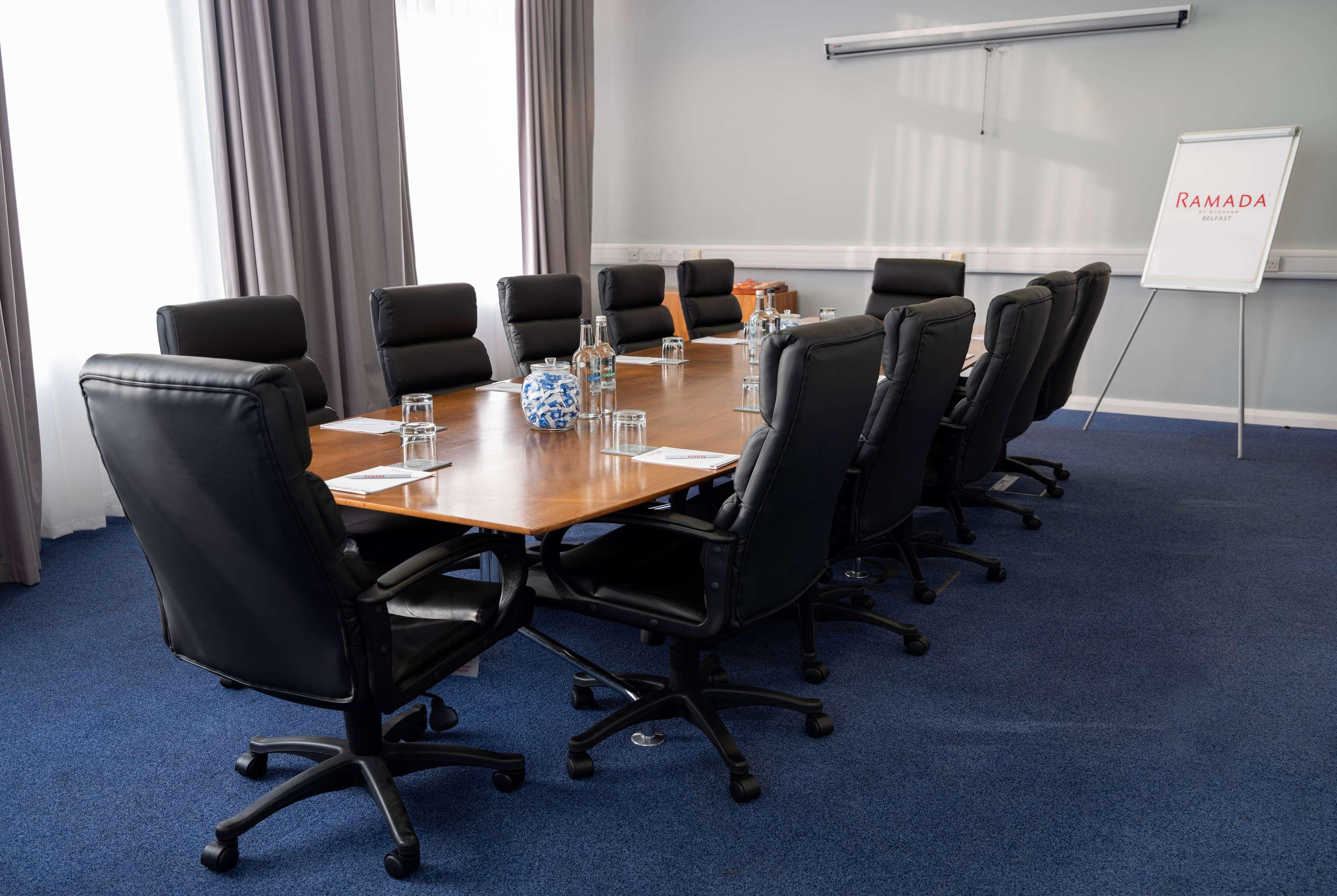 Sala de Reuniones Ramada by Wyndham Belfast City Centre