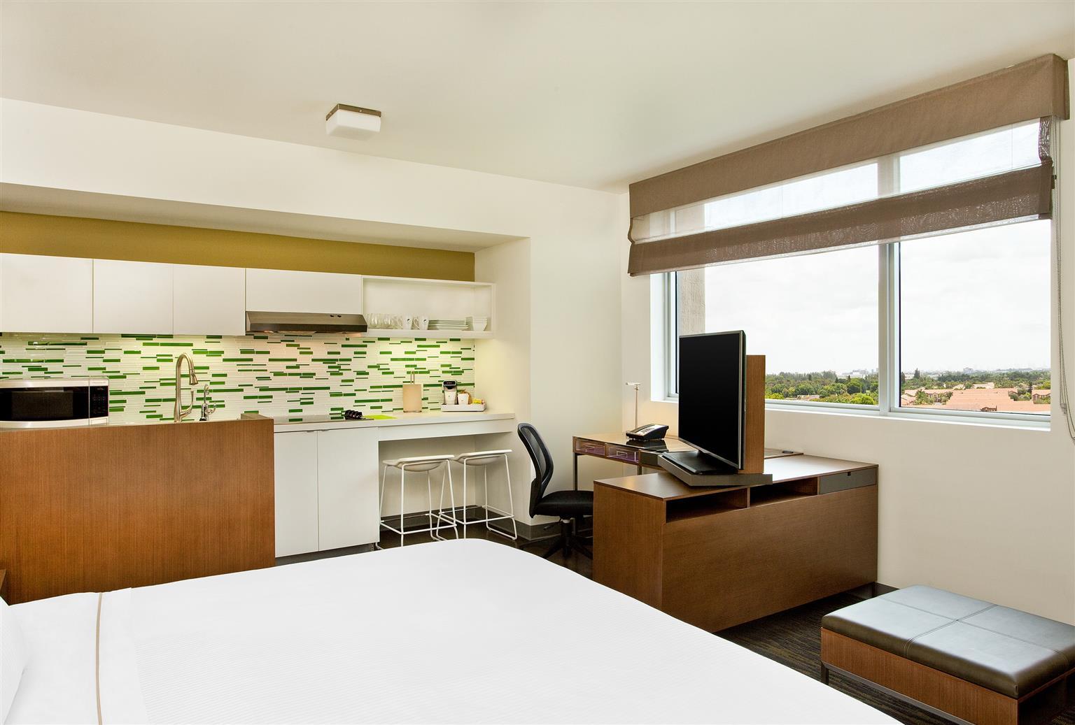 Guest room Holiday Inn Miami Doral Area