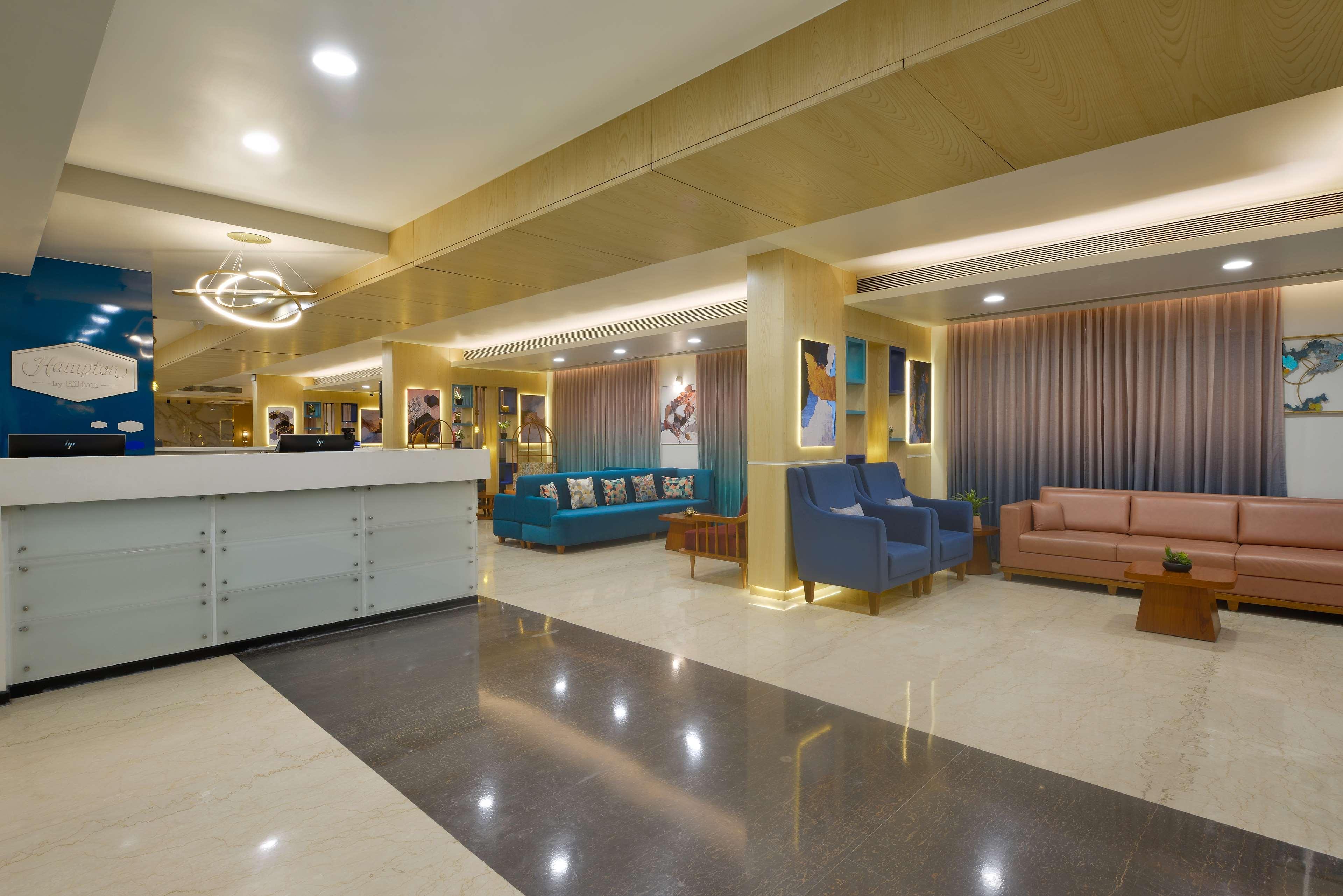 Vista Lobby Hampton by Hilton Vadodara-Alkapuri