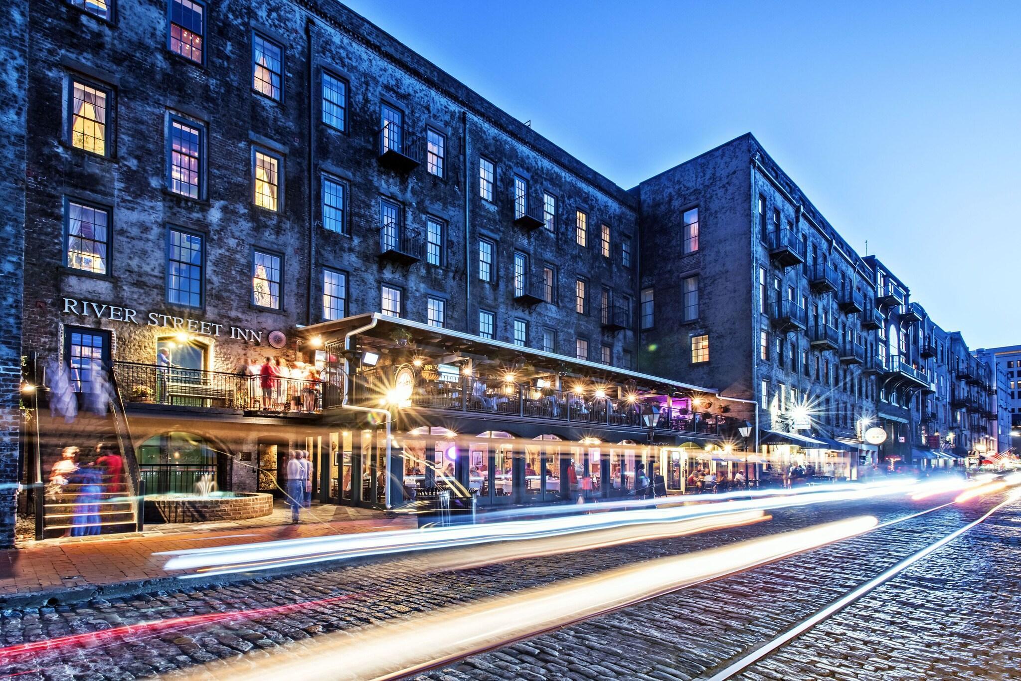 Vista Exterior River Street Inn