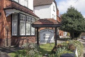 Alojamiento - Elmdon Lodge