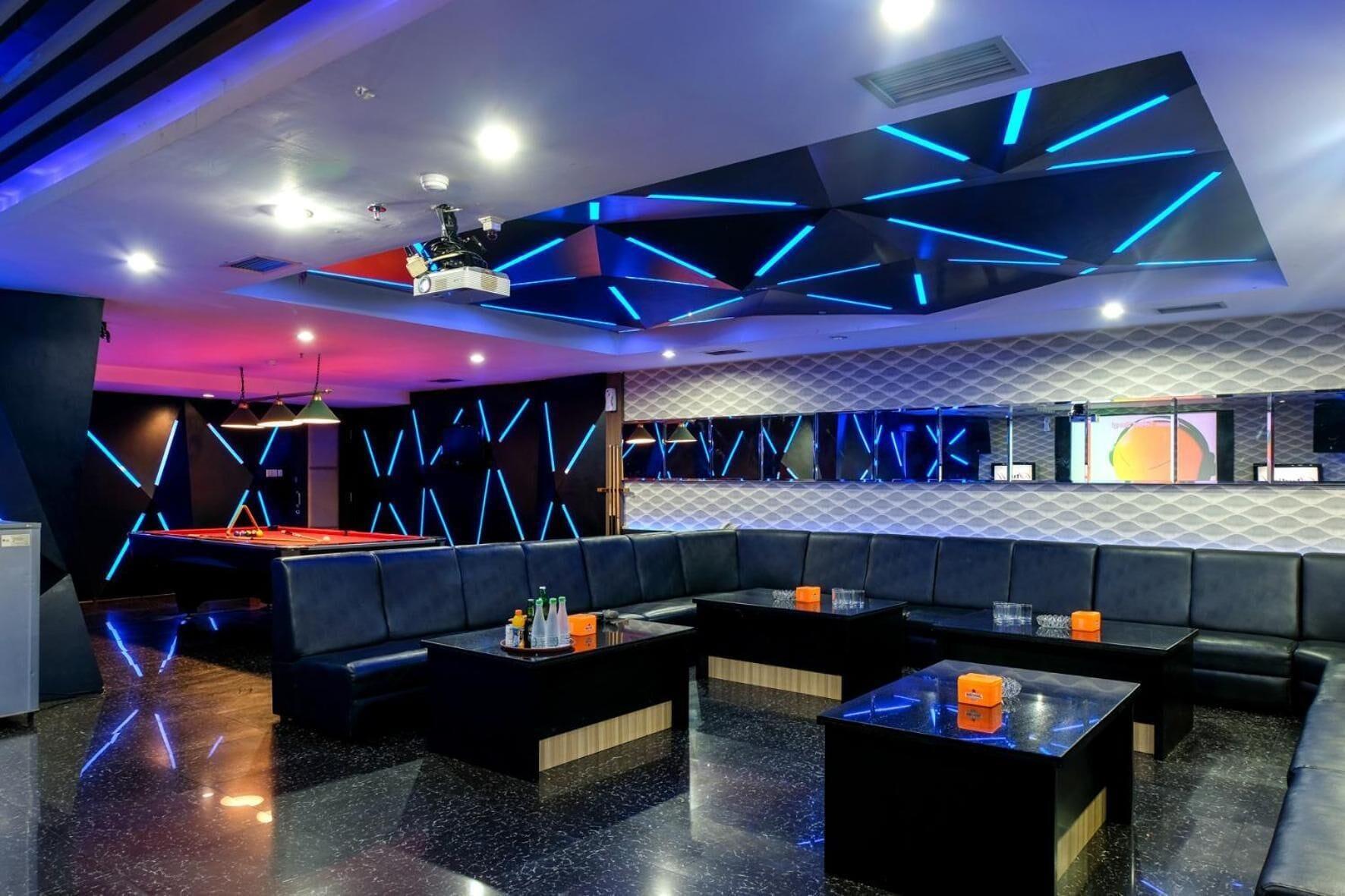 Bar/Salón Almadera Hotel Makassar