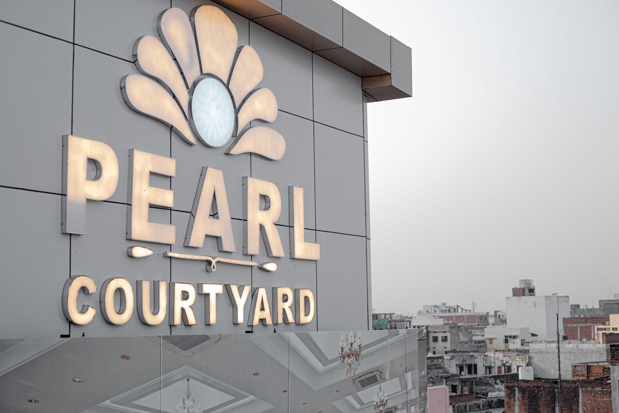 Vista Exterior Pearl Courtyard